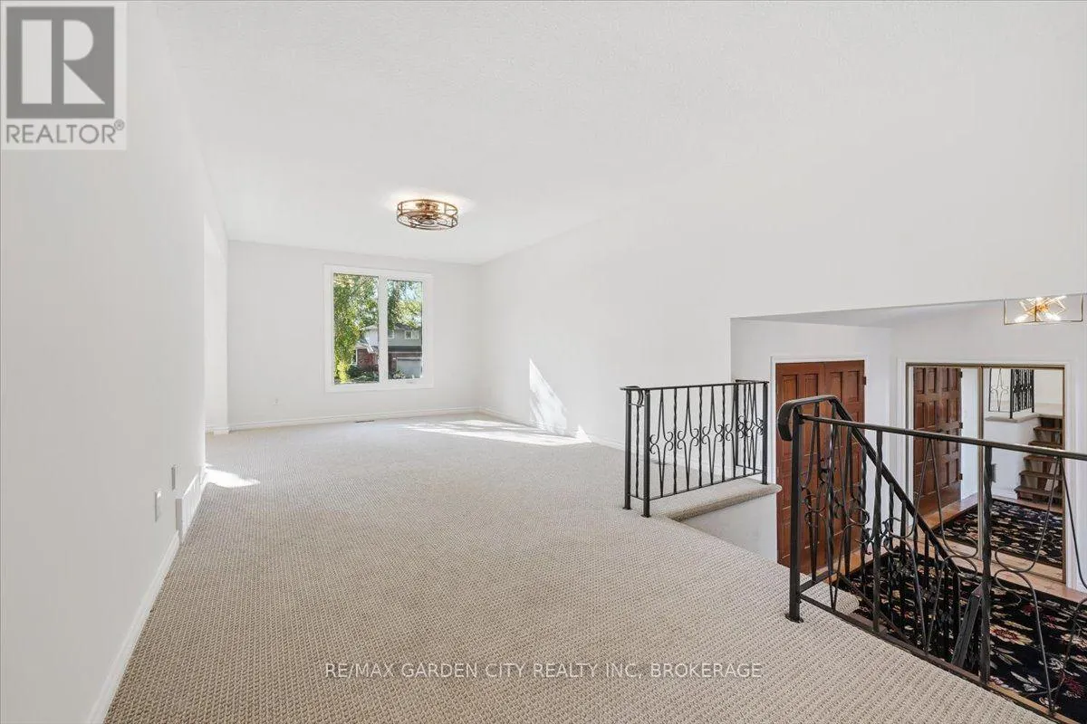 19 BERKHOUT TERRACE