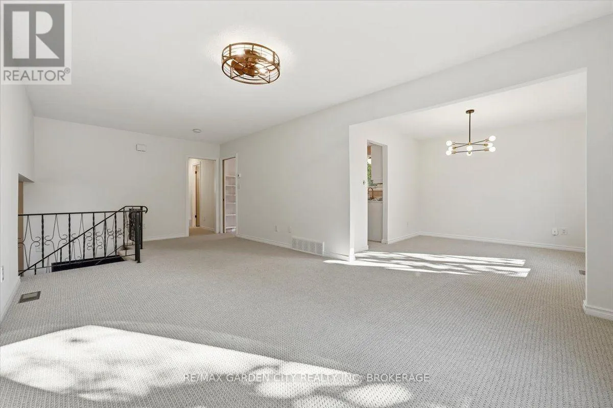 19 BERKHOUT TERRACE