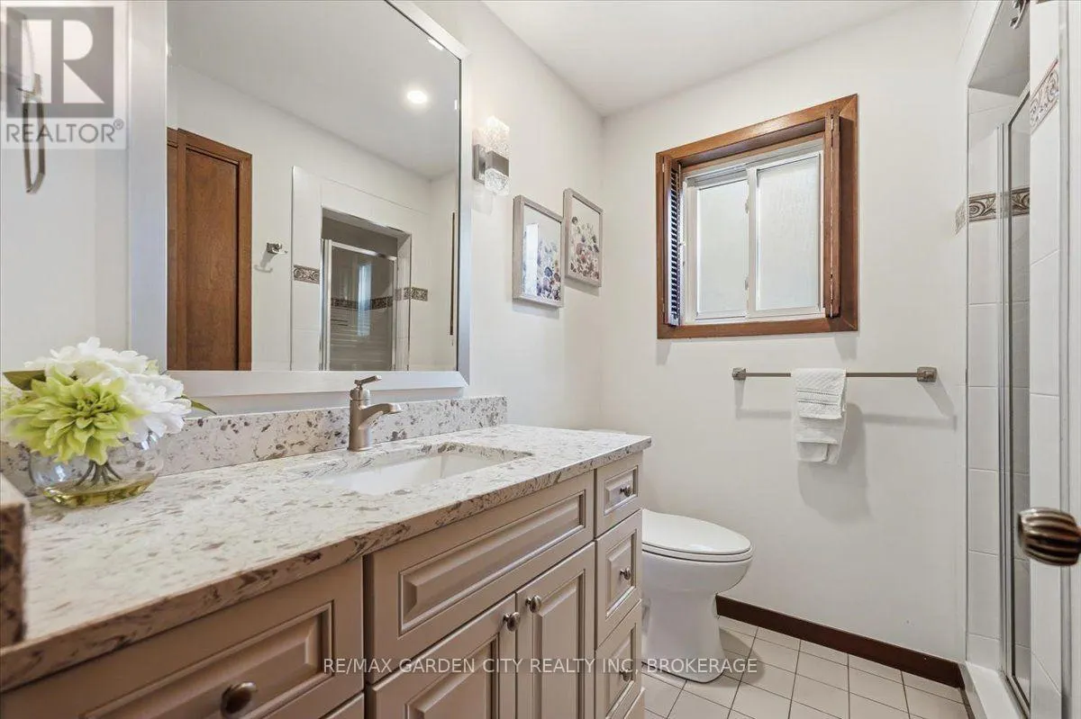 19 BERKHOUT TERRACE