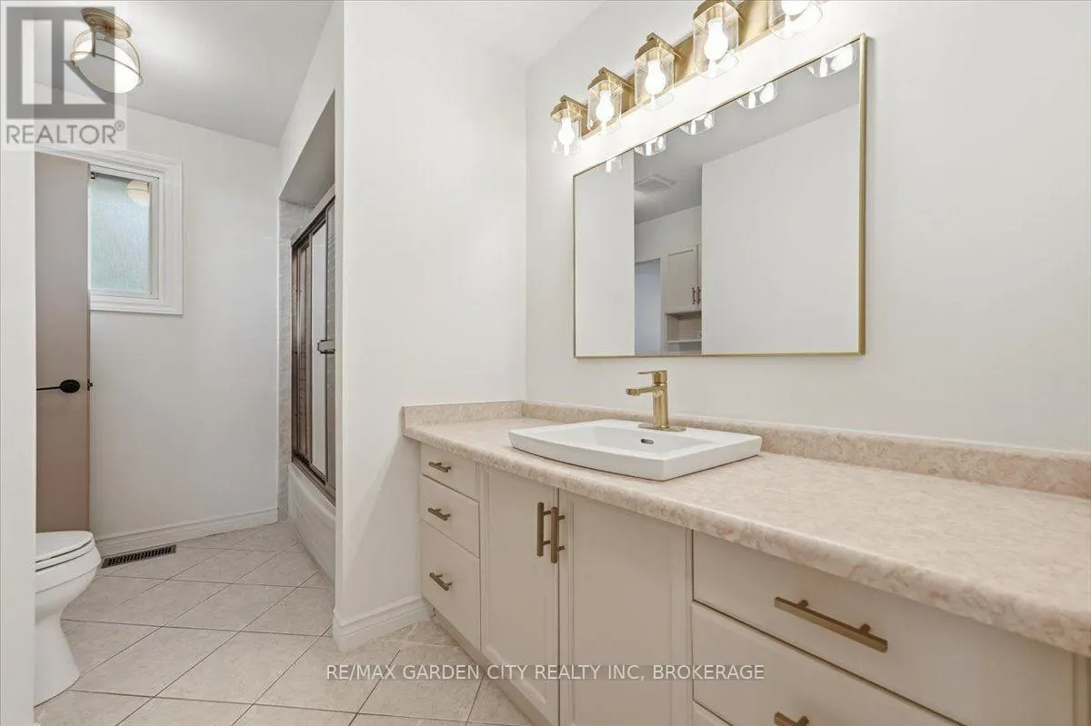 19 BERKHOUT TERRACE
