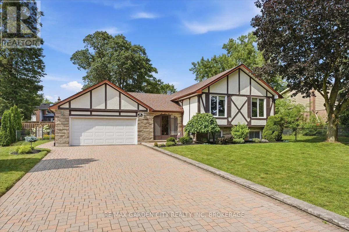 19 BERKHOUT TERRACE