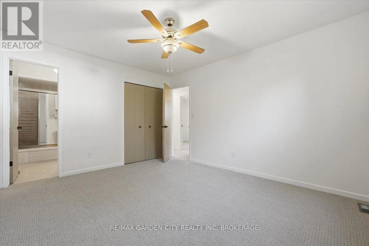 19 BERKHOUT TERRACE