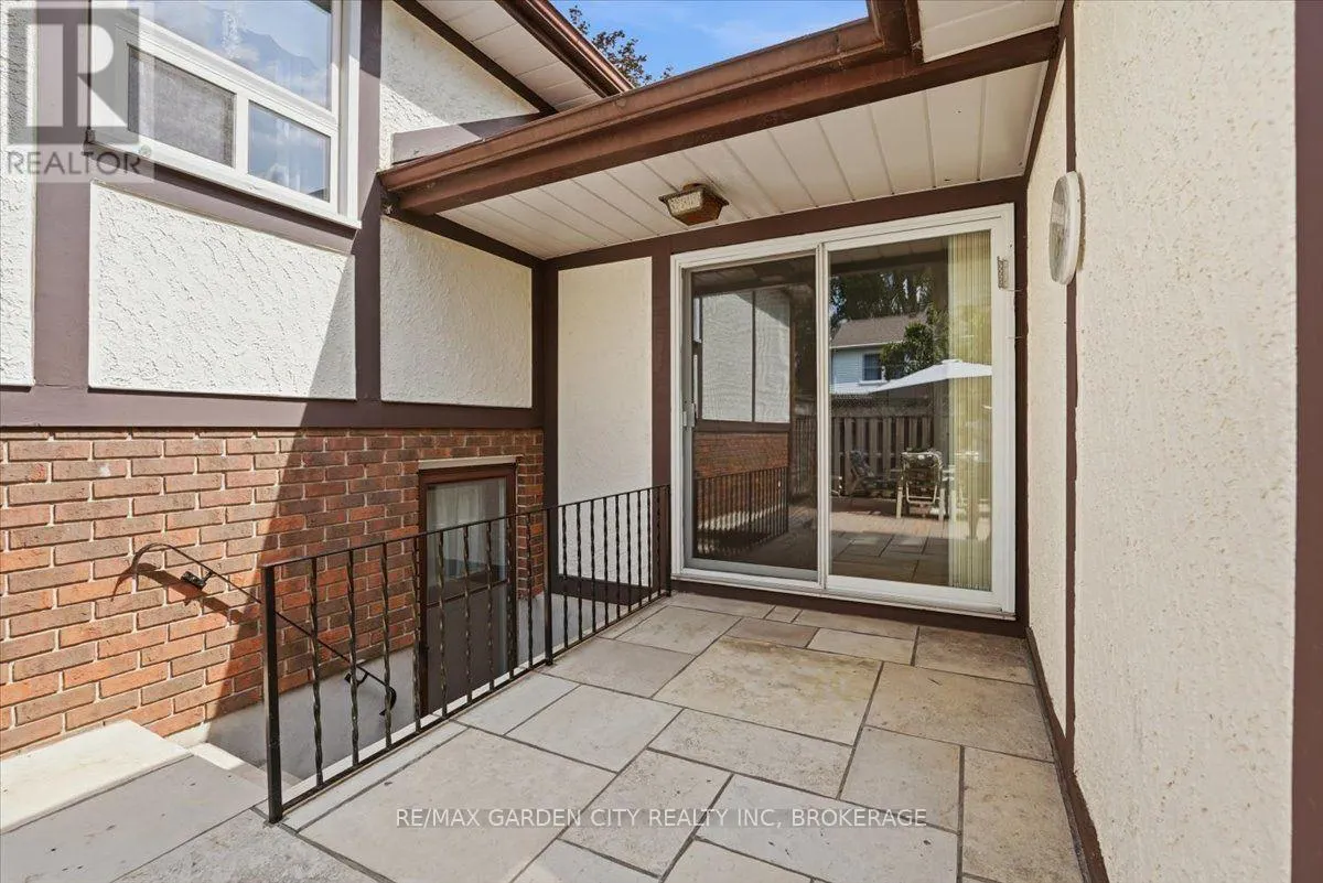 19 BERKHOUT TERRACE