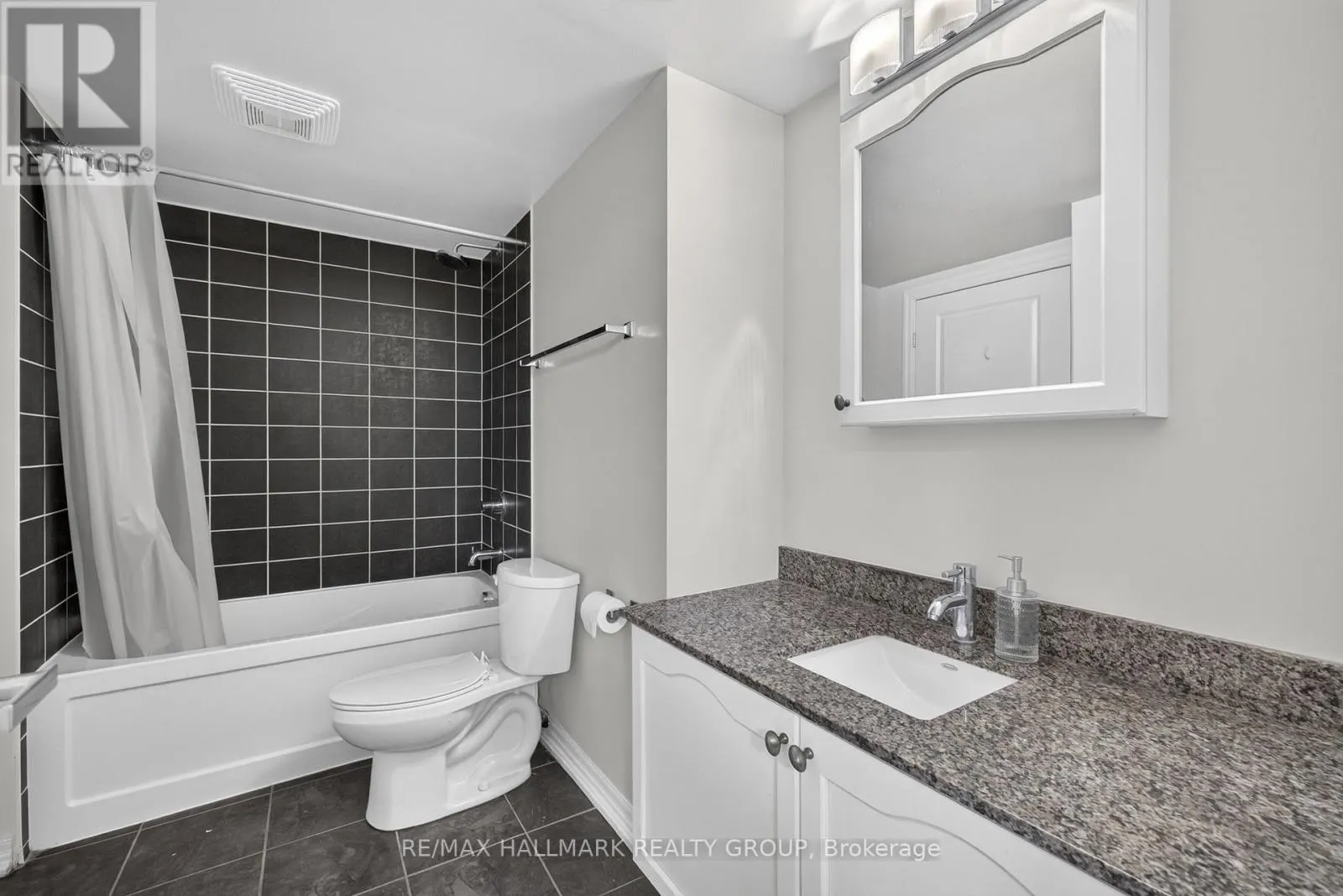 506 - 242 RIDEAU STREET