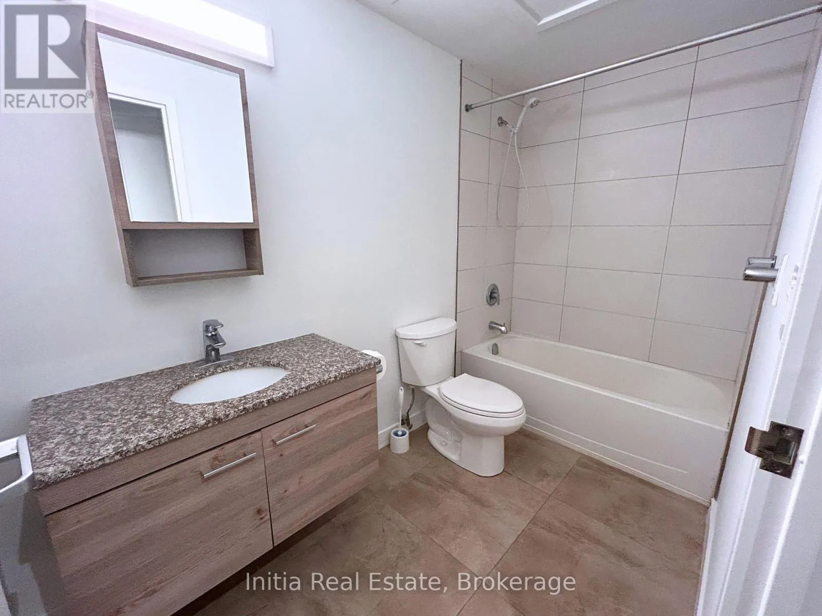 B303 - 62 BALSAM STREET