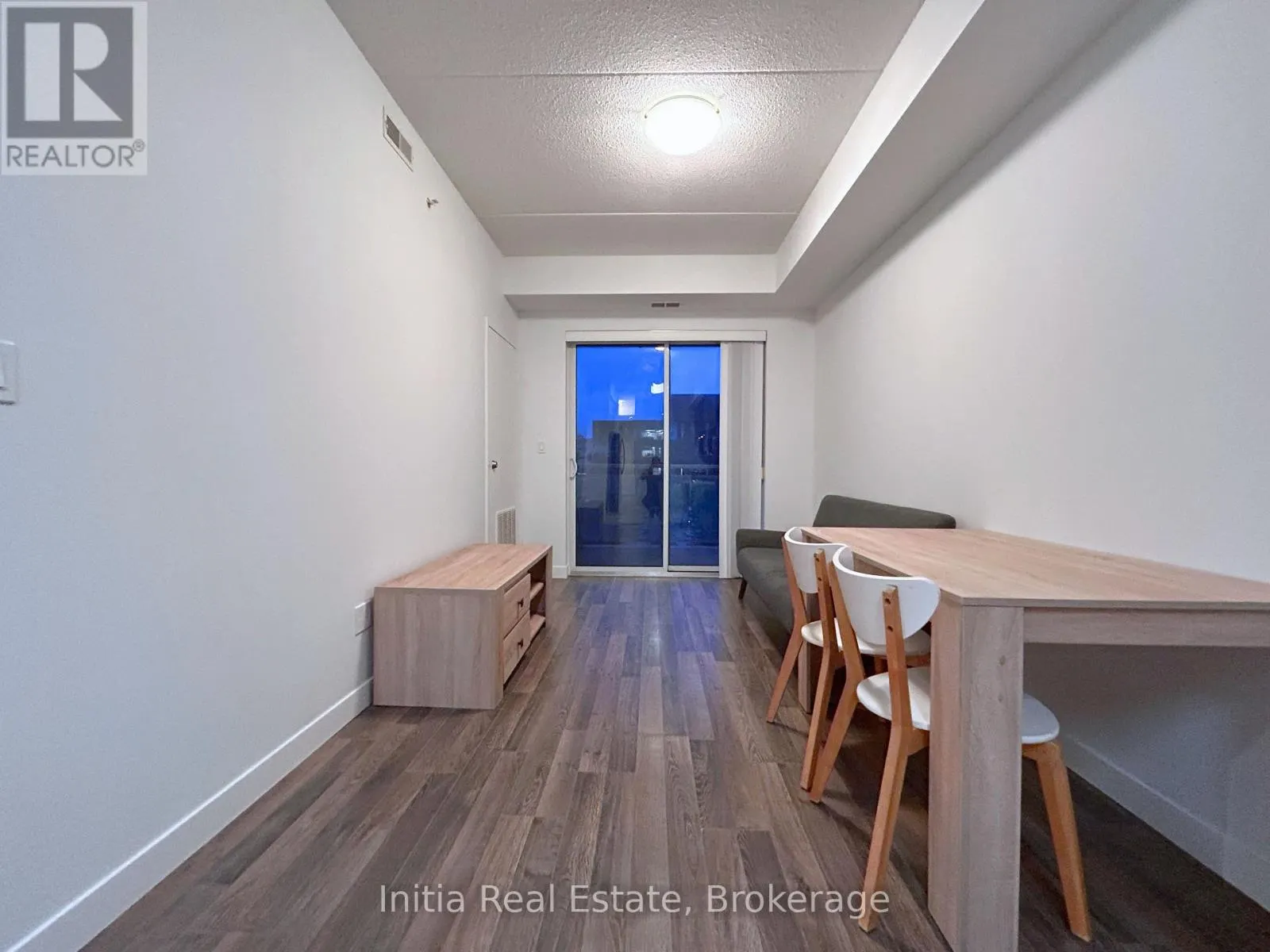 B303 - 62 BALSAM STREET