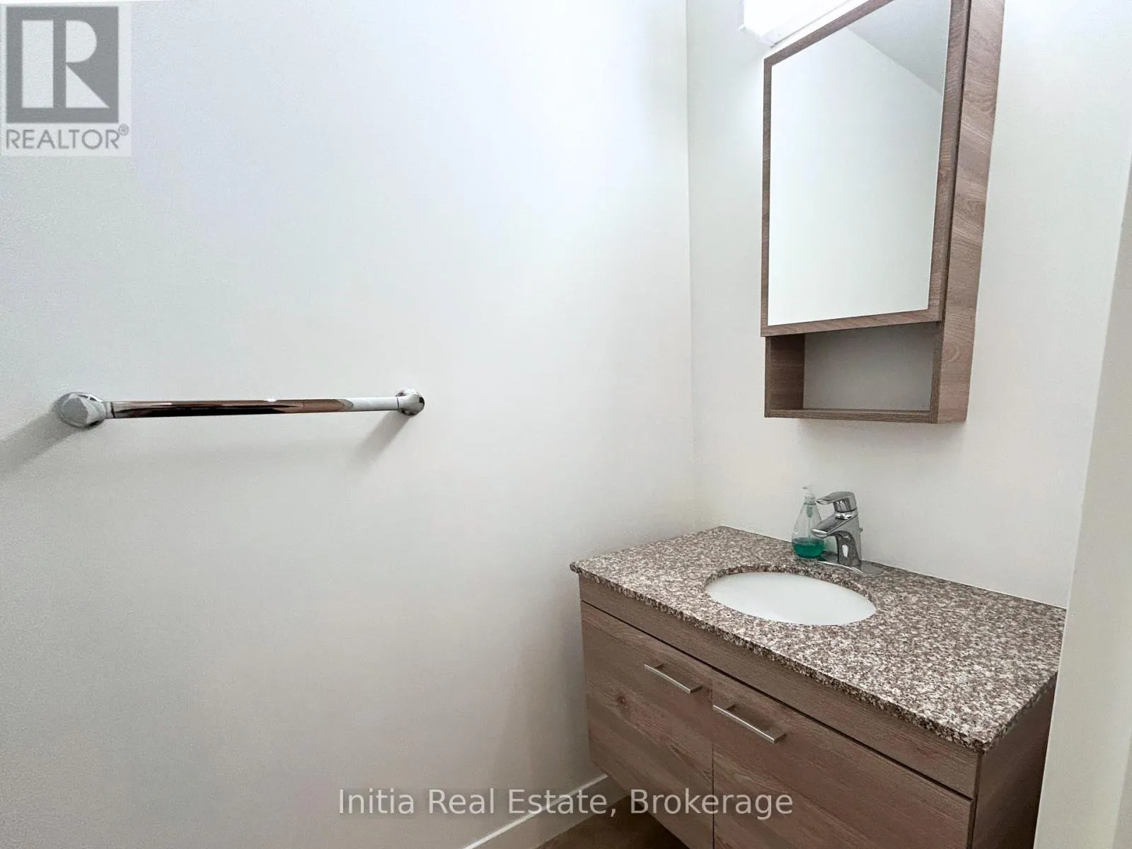 B303 - 62 BALSAM STREET