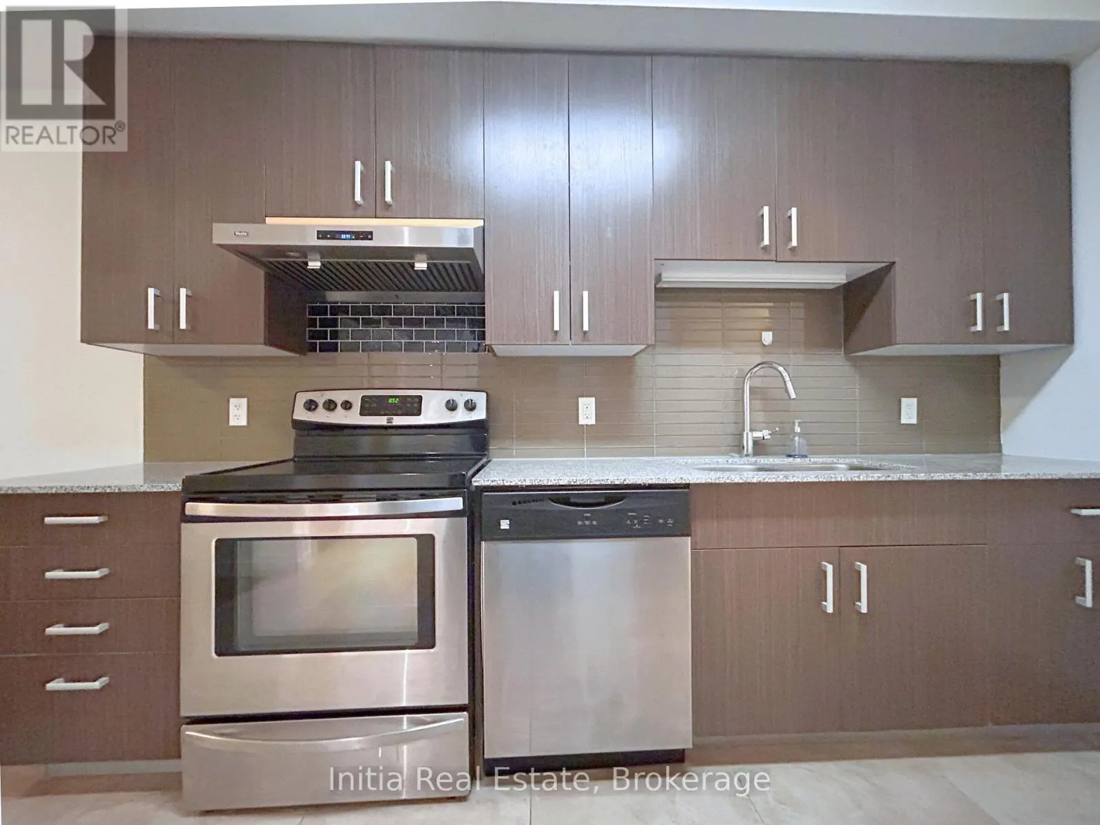 B303 - 62 BALSAM STREET