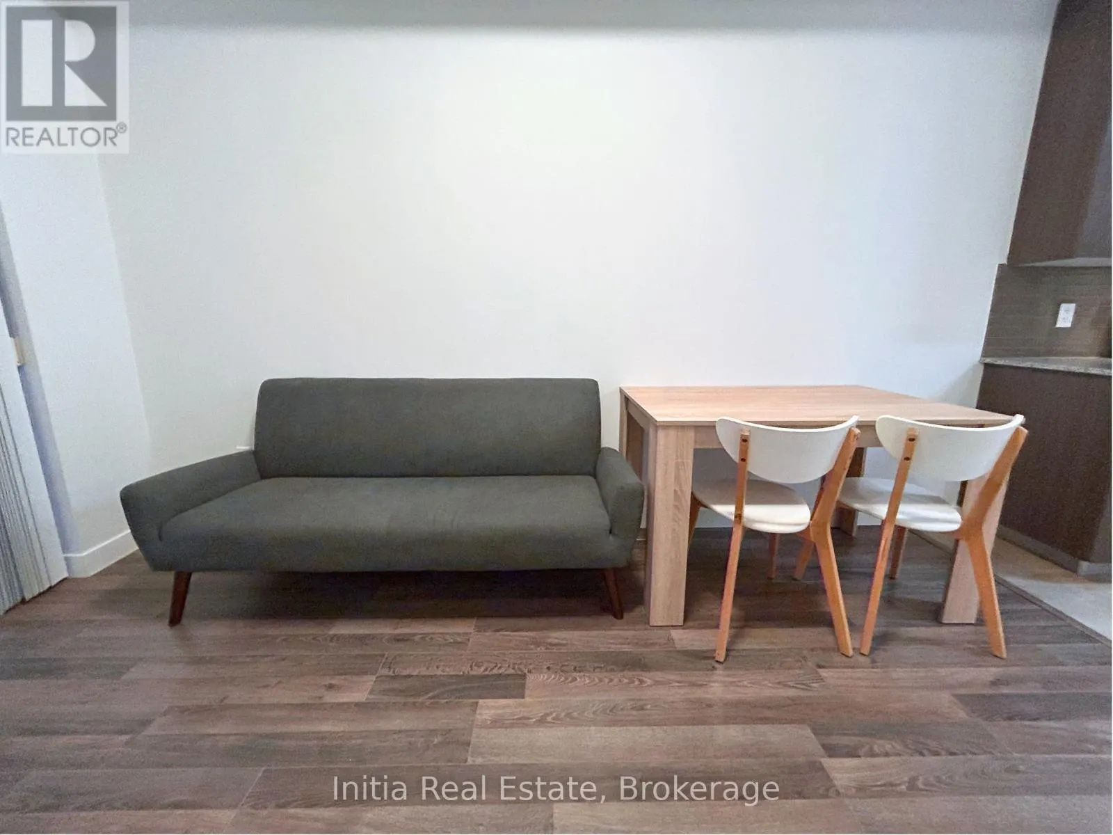 B303 - 62 BALSAM STREET