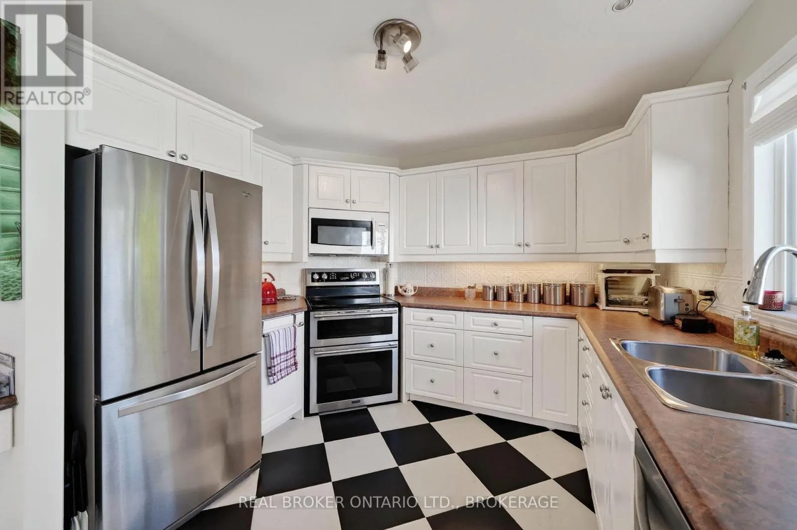 133 BRYDEN AVENUE