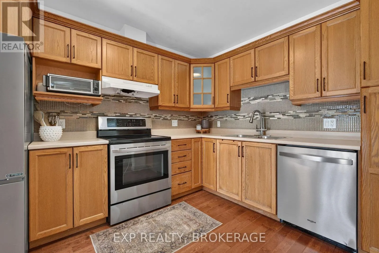 975 RAINBOW CRESCENT