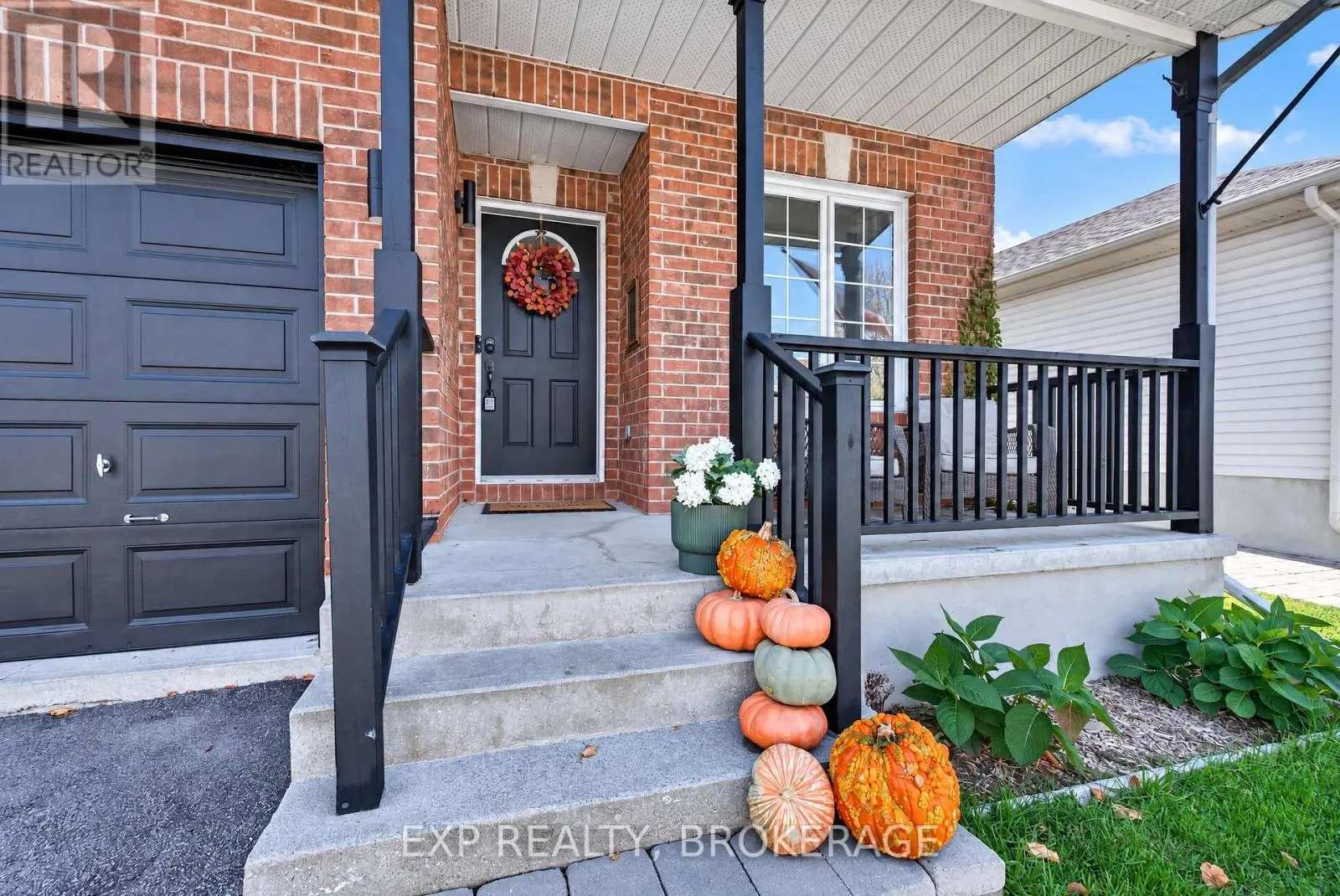 975 RAINBOW CRESCENT
