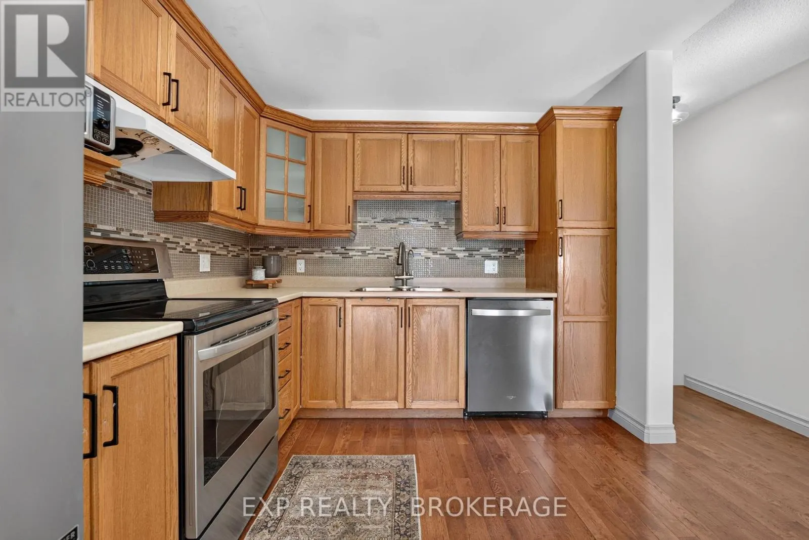 975 RAINBOW CRESCENT