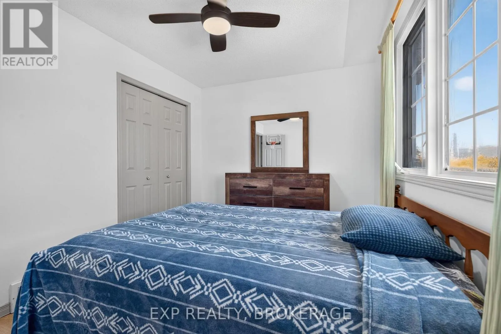 975 RAINBOW CRESCENT