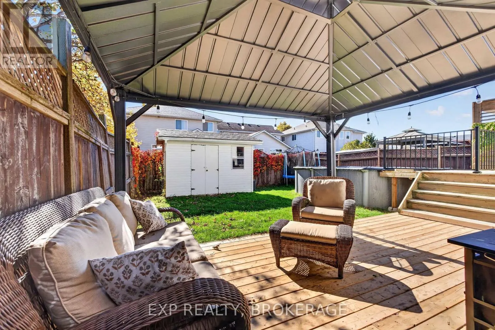 975 RAINBOW CRESCENT