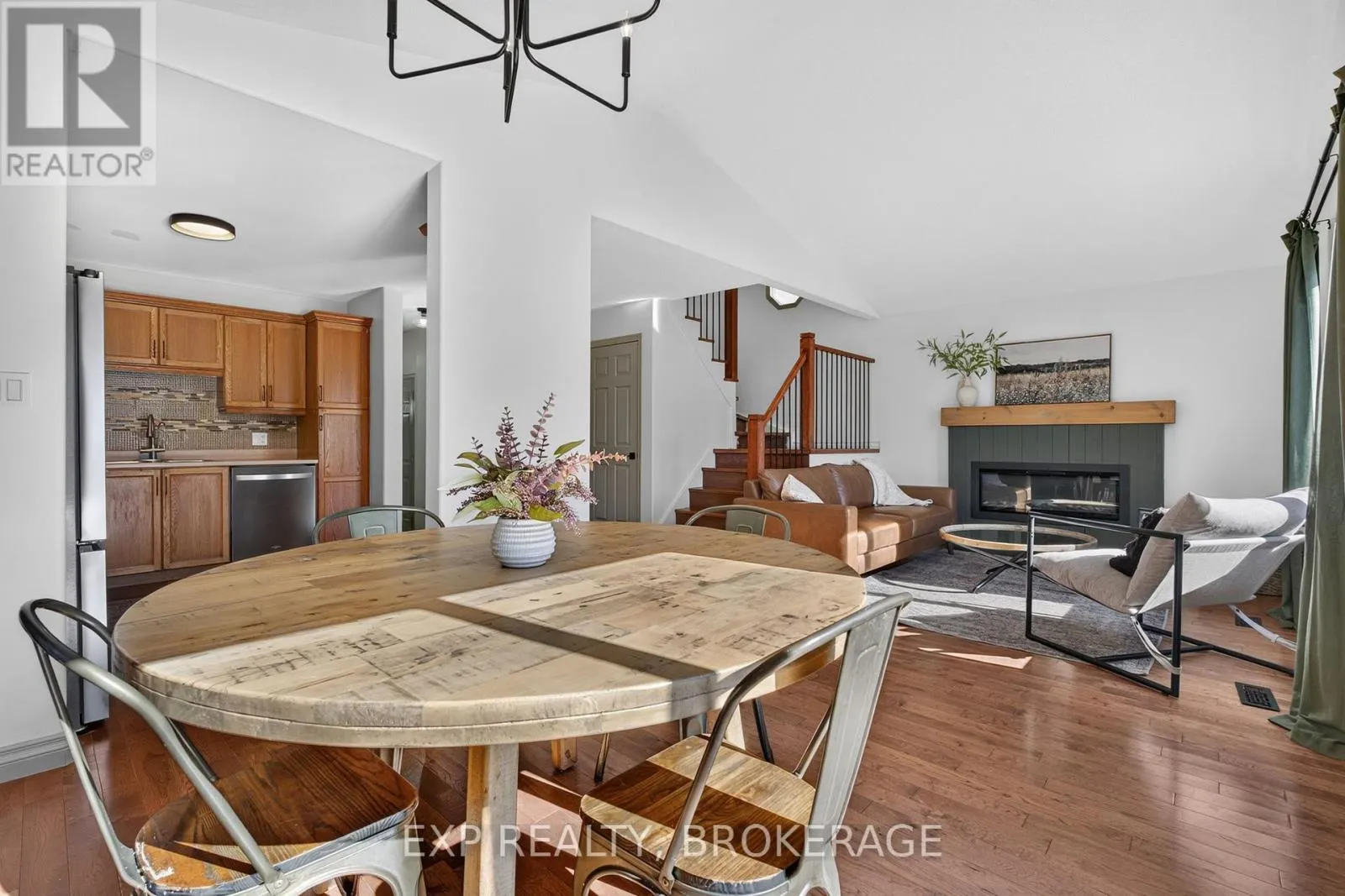 975 RAINBOW CRESCENT