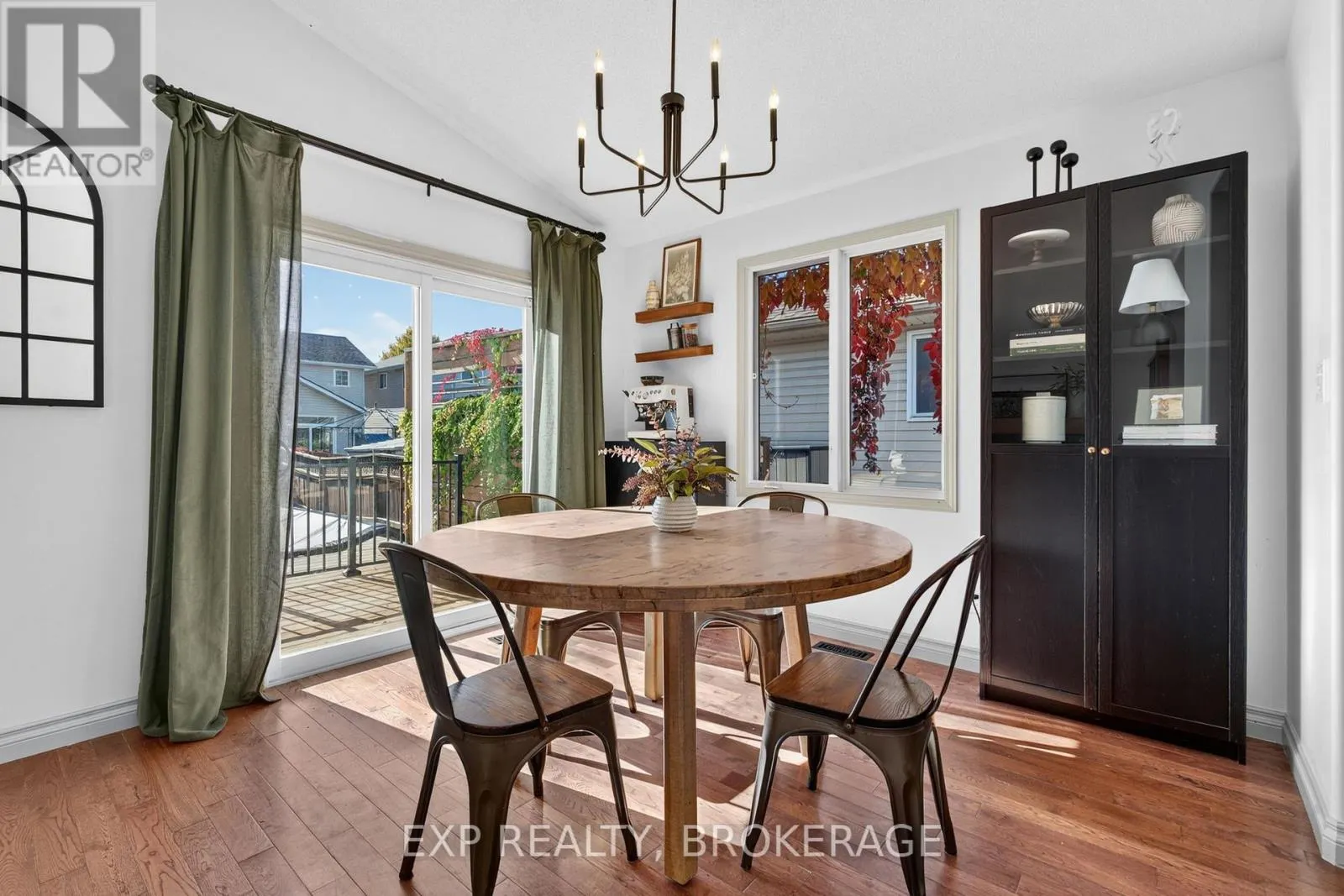 975 RAINBOW CRESCENT
