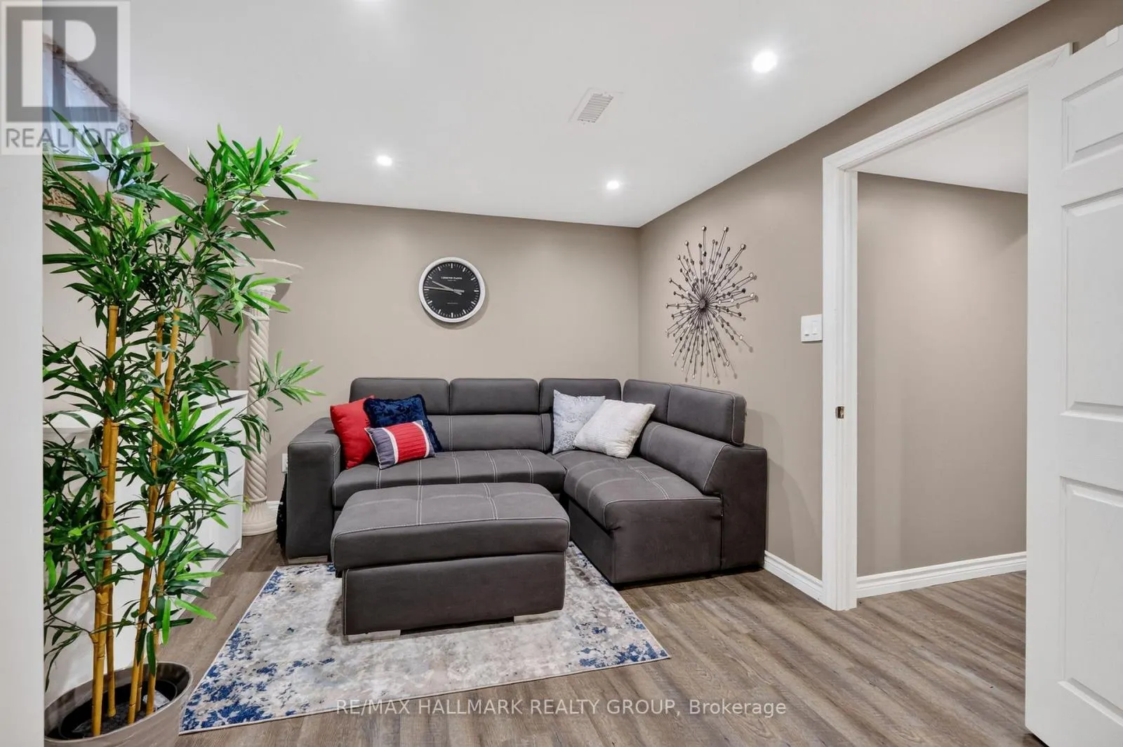 38 - 953 COOKSHIRE CRESCENT
