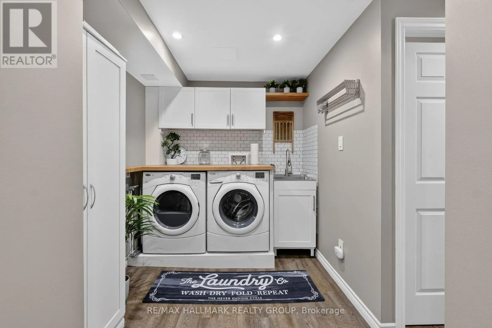 38 - 953 COOKSHIRE CRESCENT