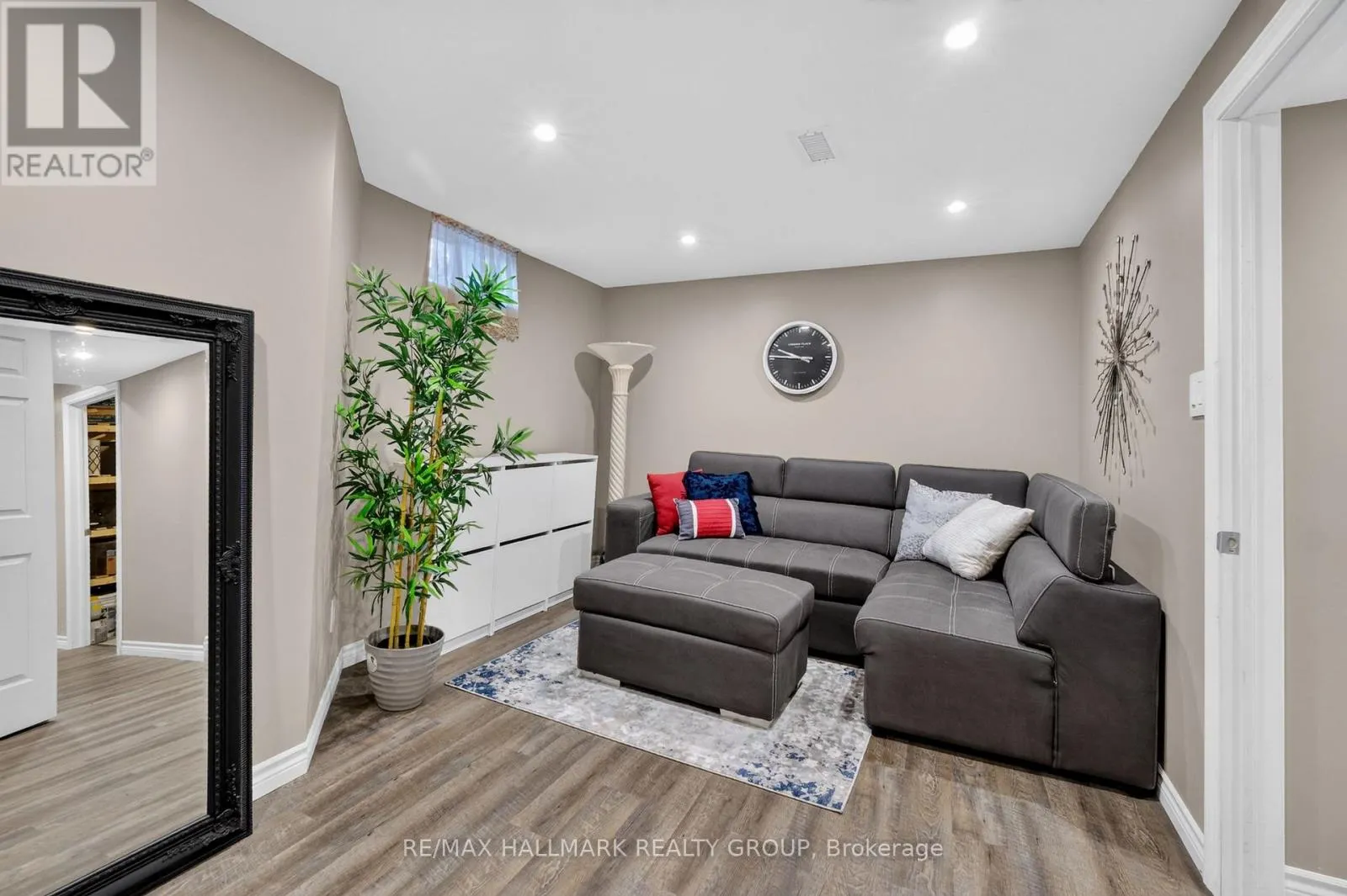 38 - 953 COOKSHIRE CRESCENT