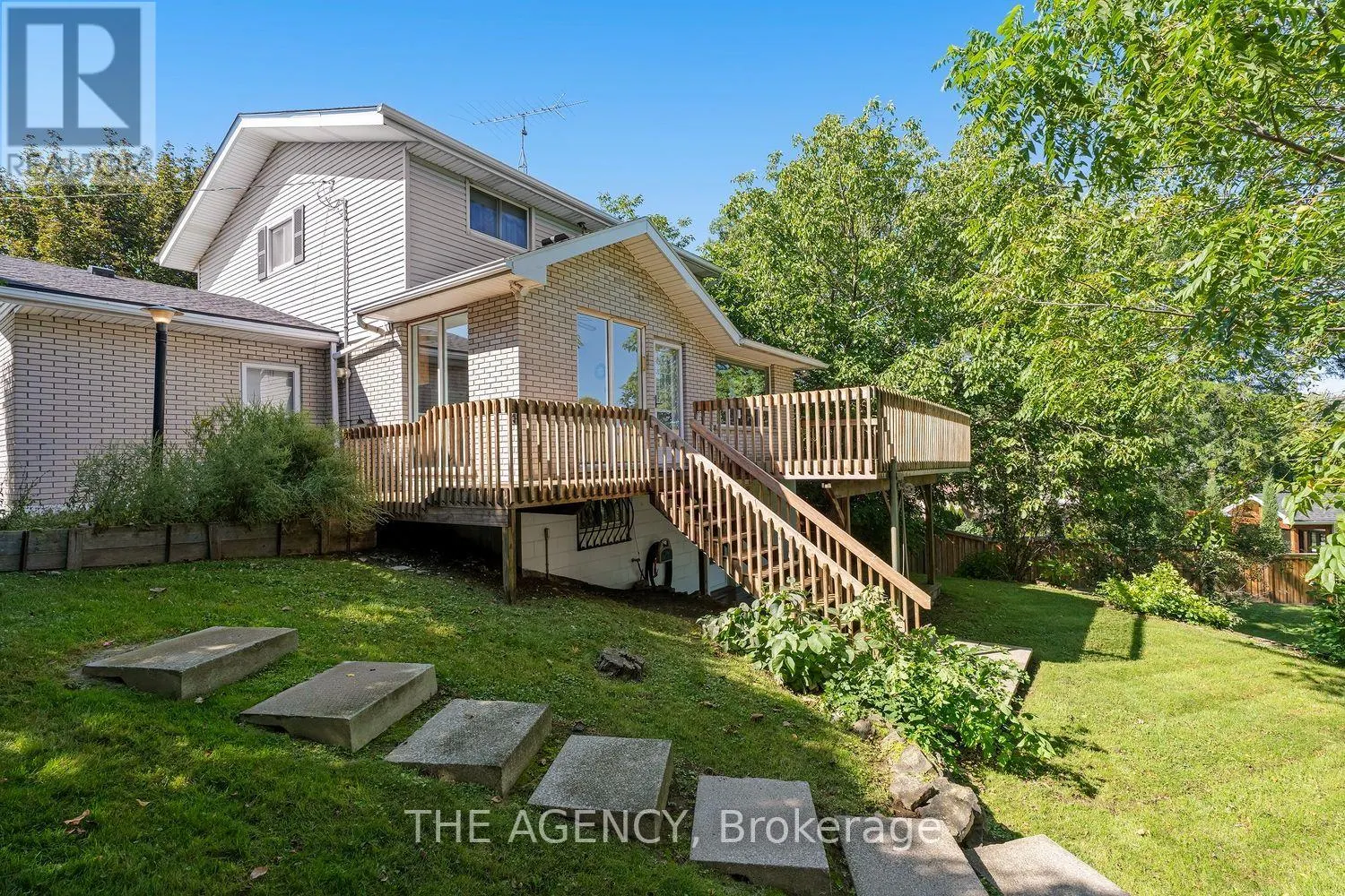 36 BUCKINGHAM DRIVE