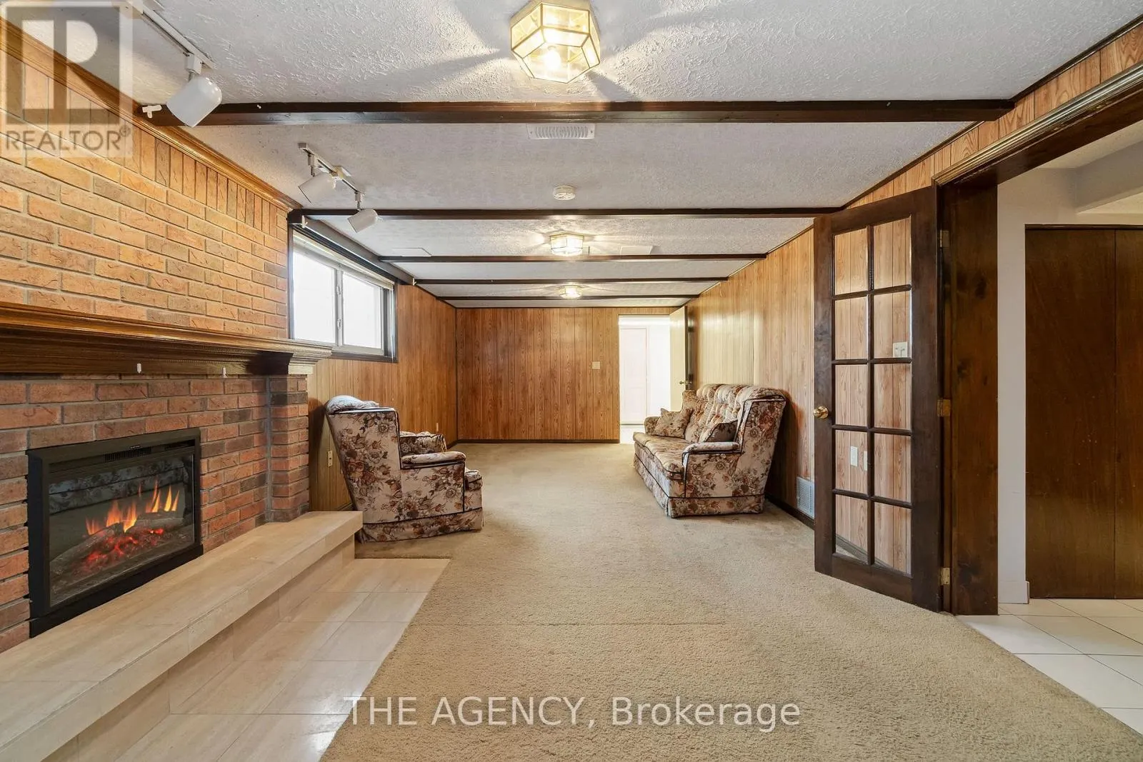 36 BUCKINGHAM DRIVE