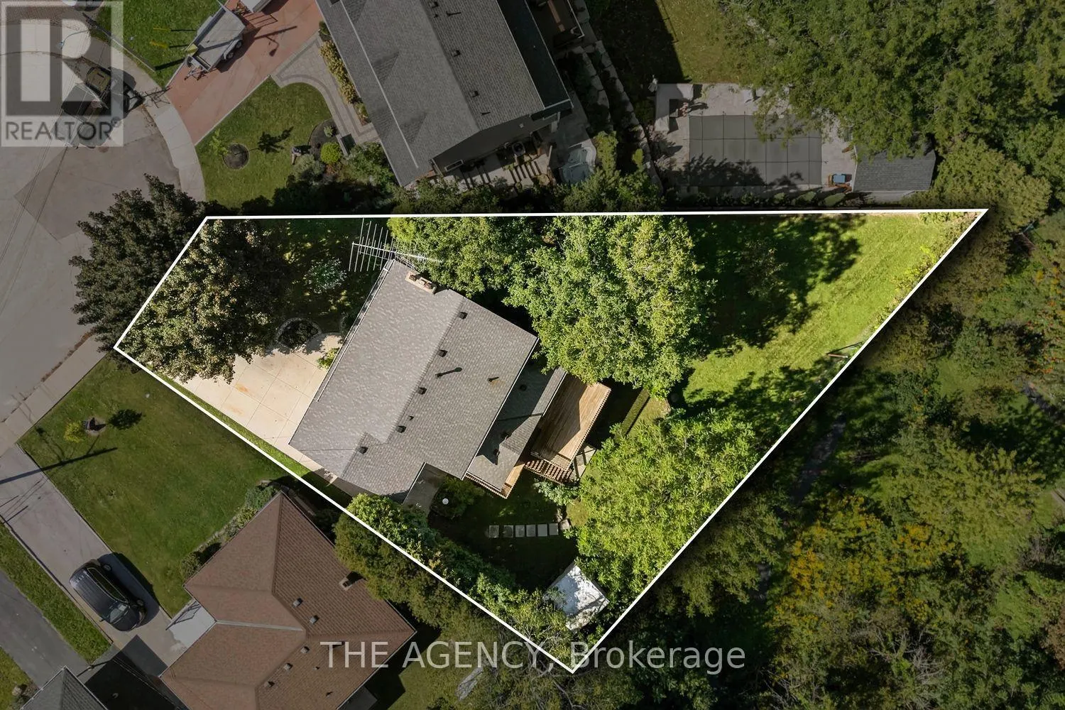 36 BUCKINGHAM DRIVE