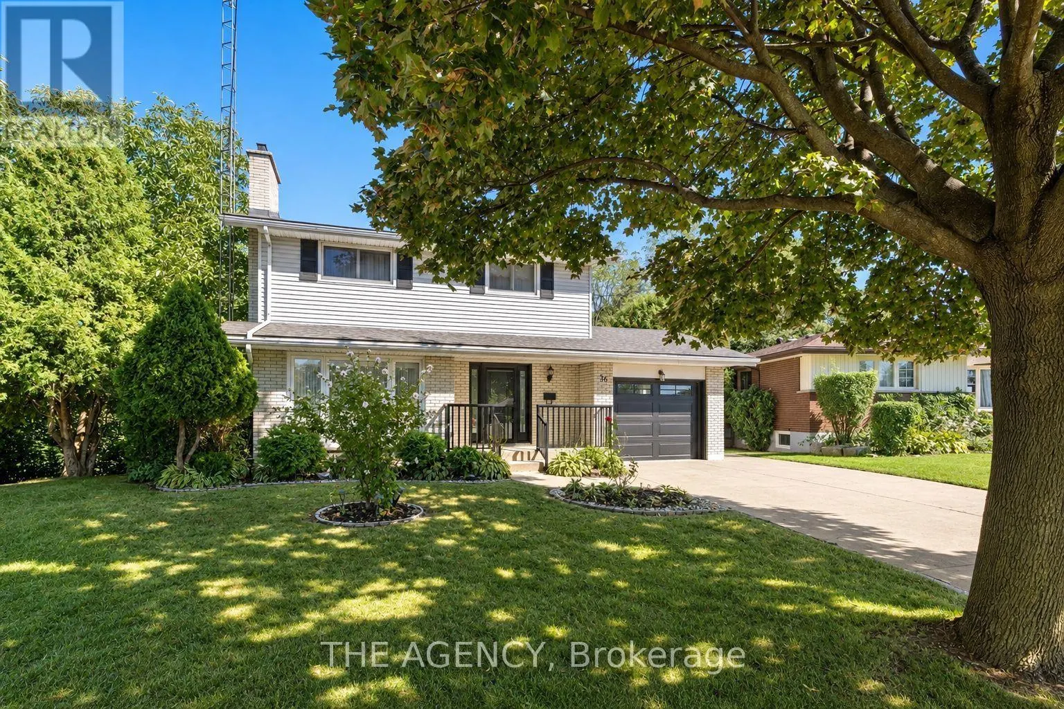 36 BUCKINGHAM DRIVE