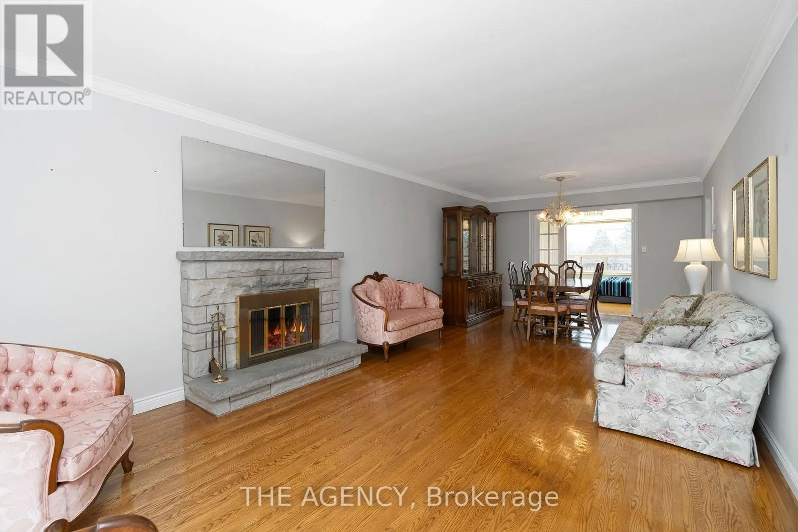 36 BUCKINGHAM DRIVE