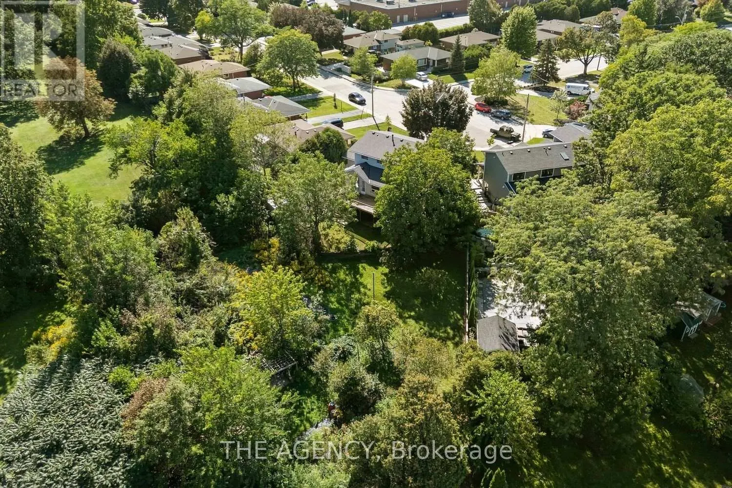 36 BUCKINGHAM DRIVE