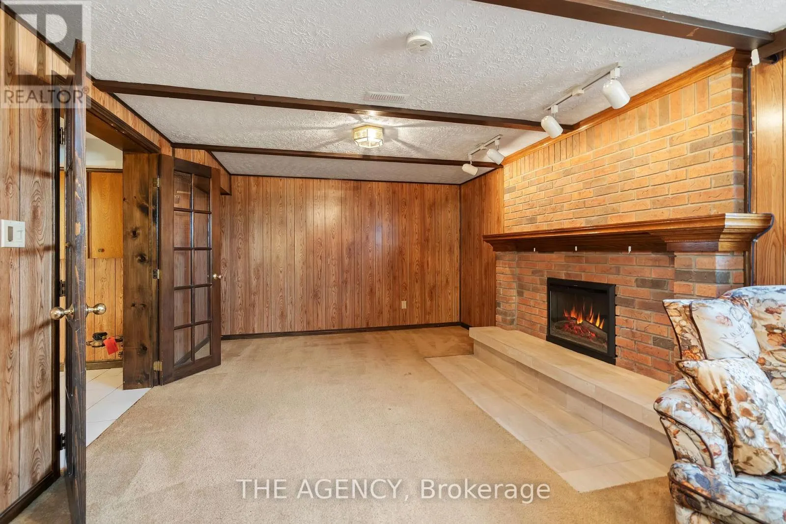 36 BUCKINGHAM DRIVE