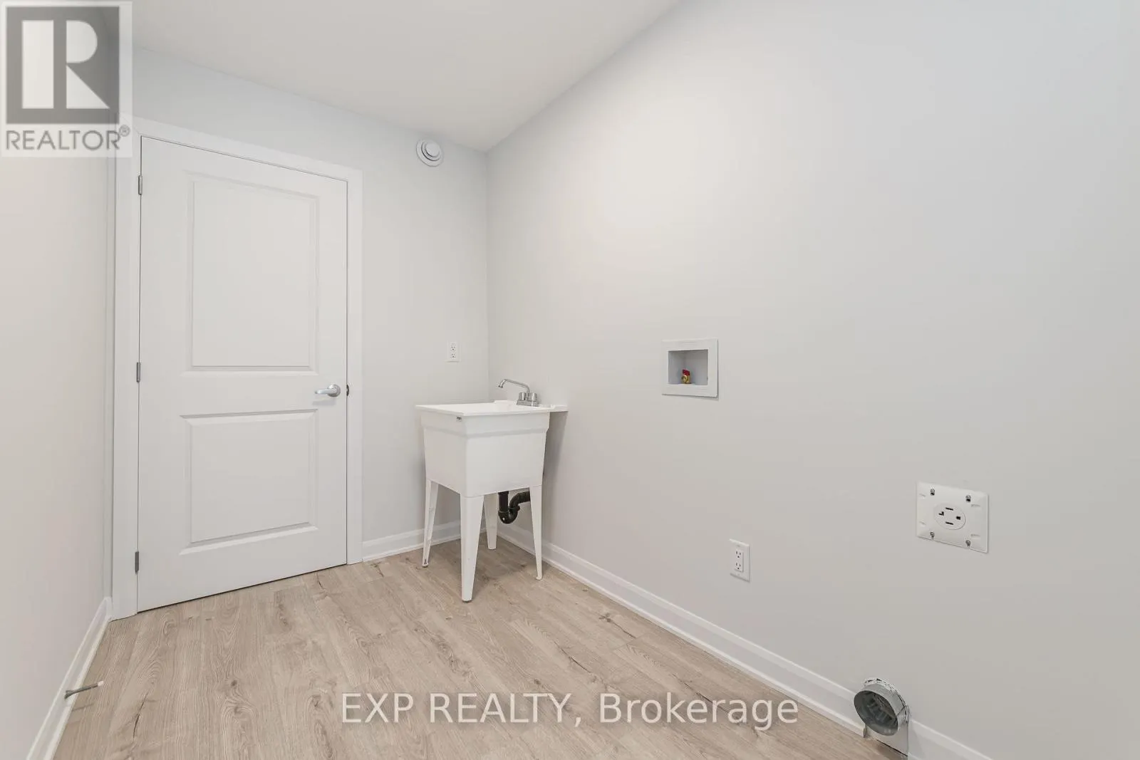 657 MOONGLADE CRESCENT