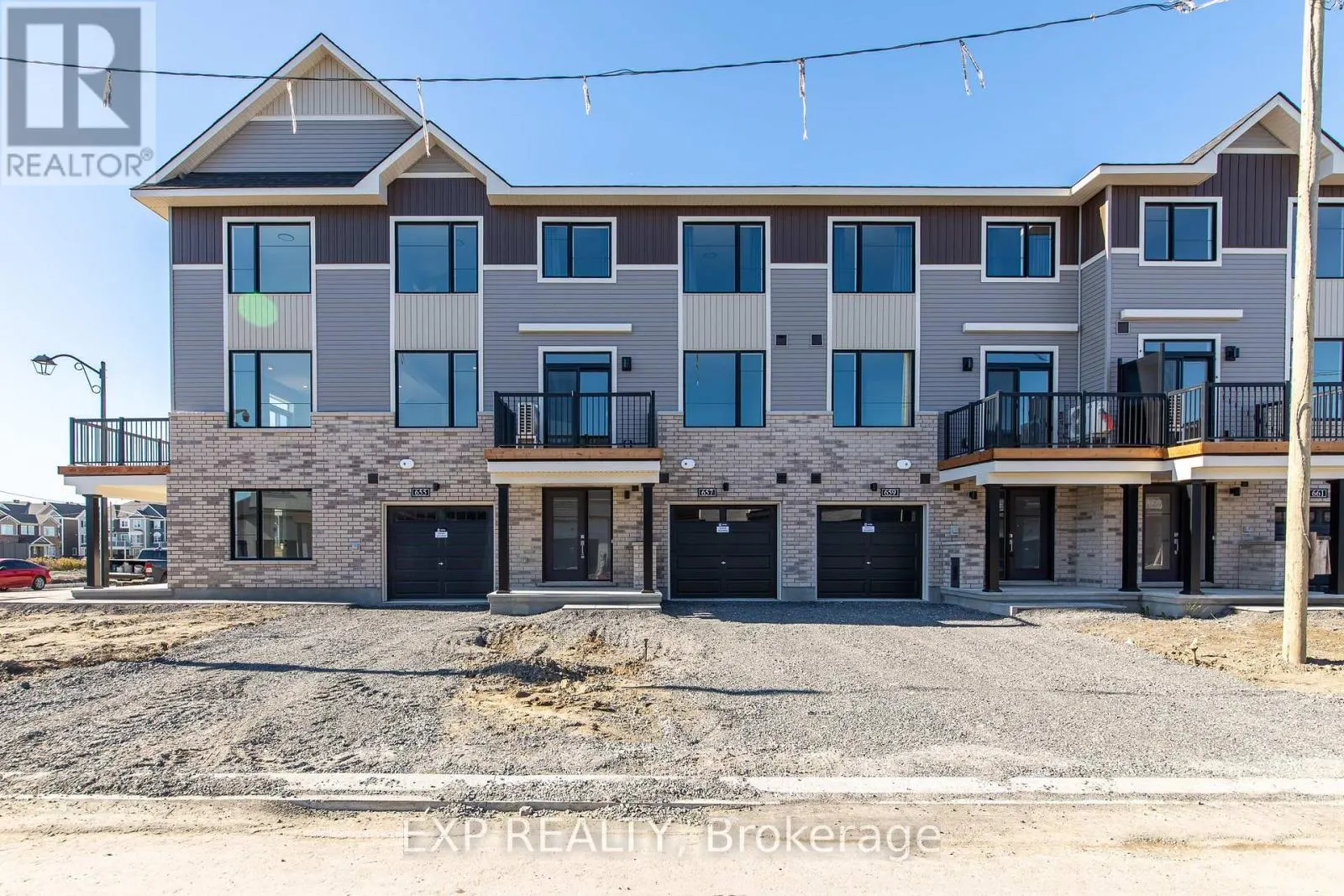 657 MOONGLADE CRESCENT