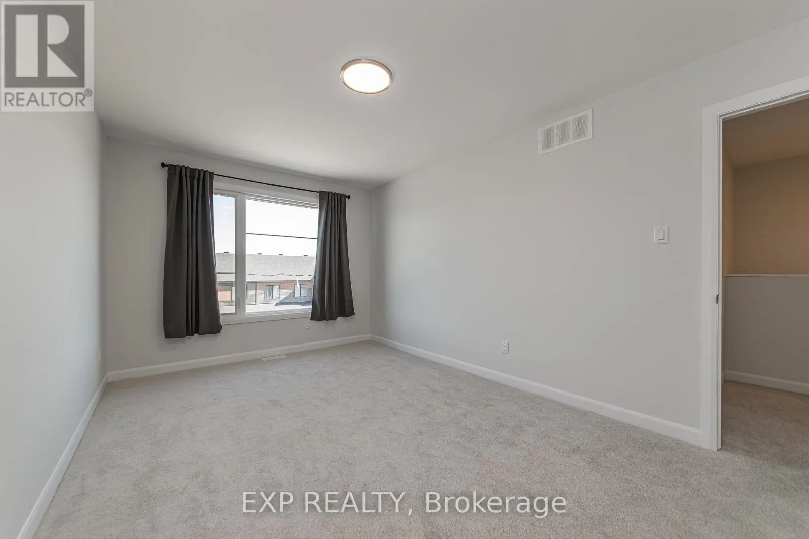 657 MOONGLADE CRESCENT