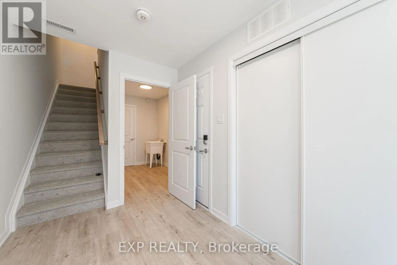657 MOONGLADE CRESCENT