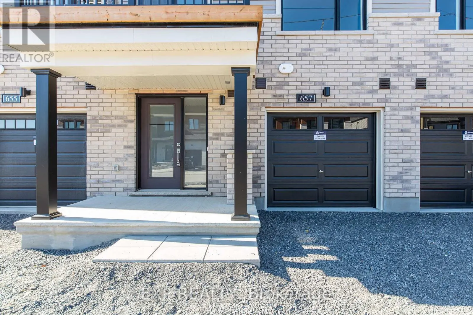 657 MOONGLADE CRESCENT