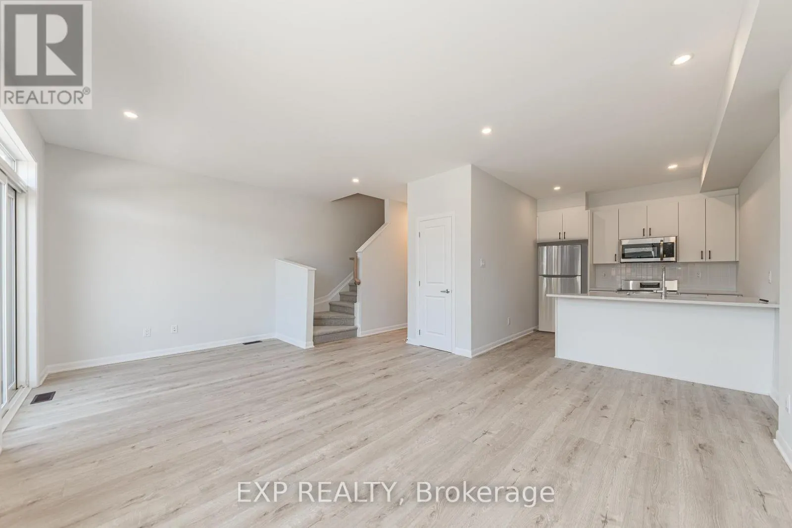 657 MOONGLADE CRESCENT