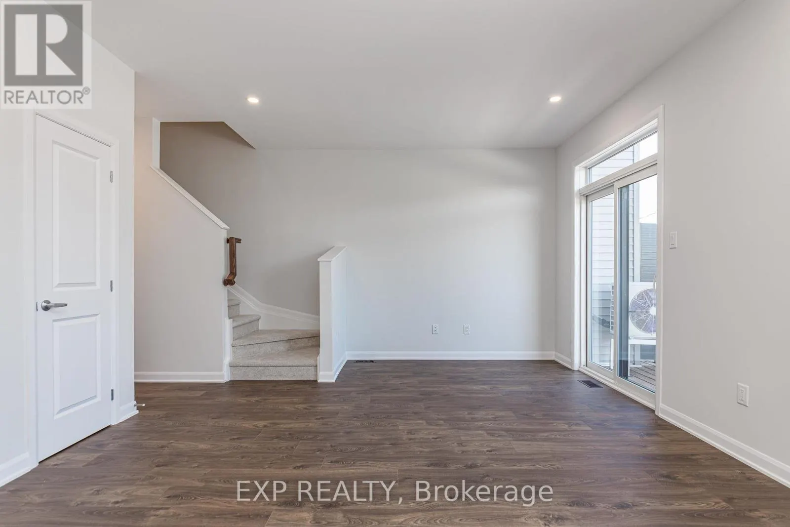 659 MOONGLADE CRESCENT