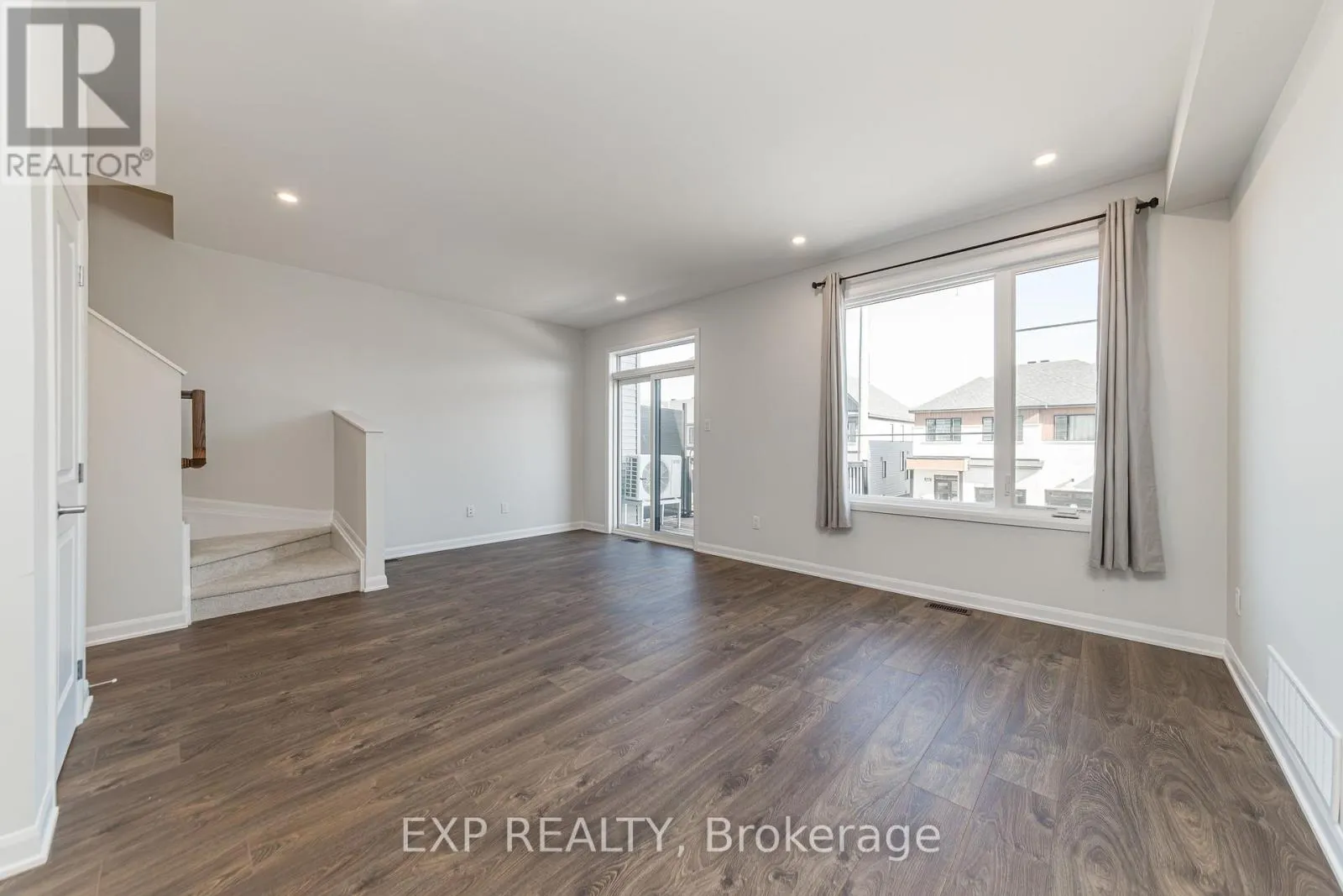 659 MOONGLADE CRESCENT