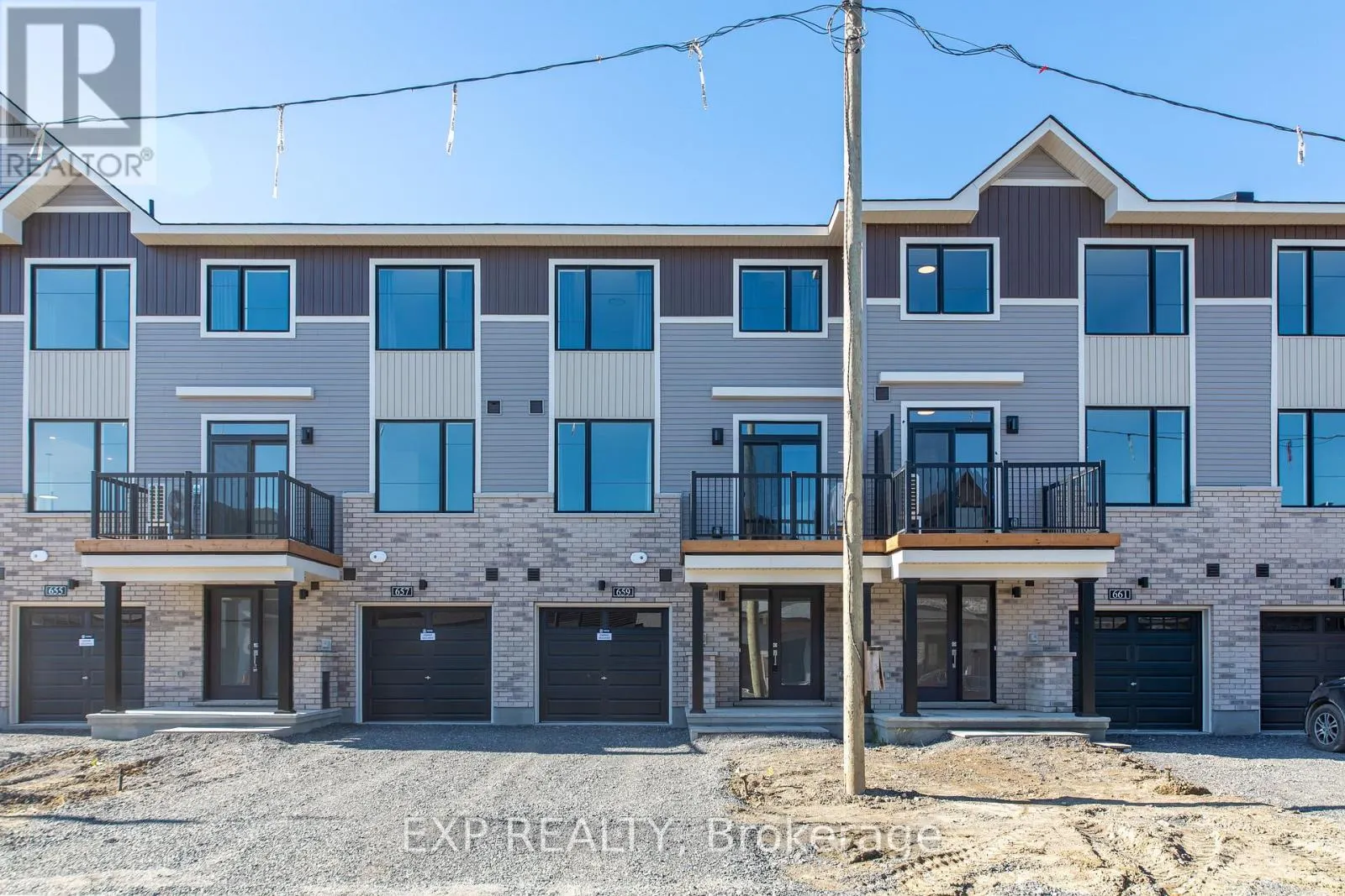 659 MOONGLADE CRESCENT