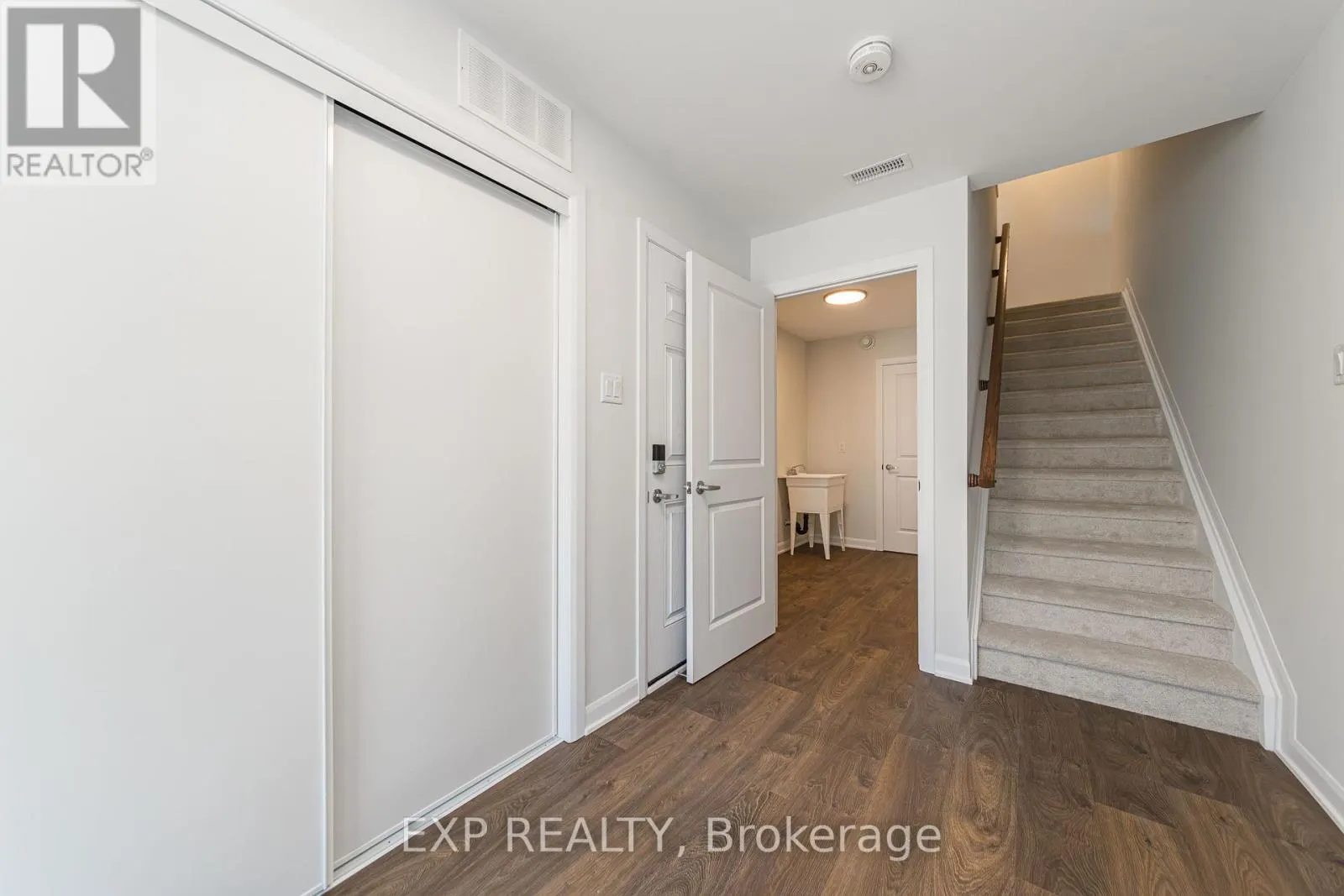 659 MOONGLADE CRESCENT