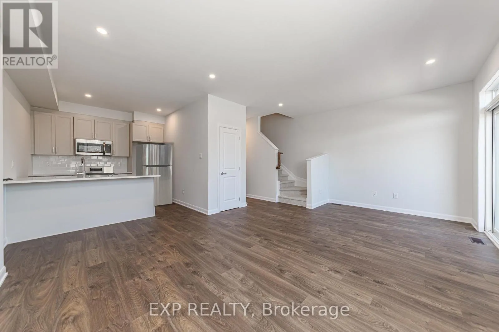 659 MOONGLADE CRESCENT