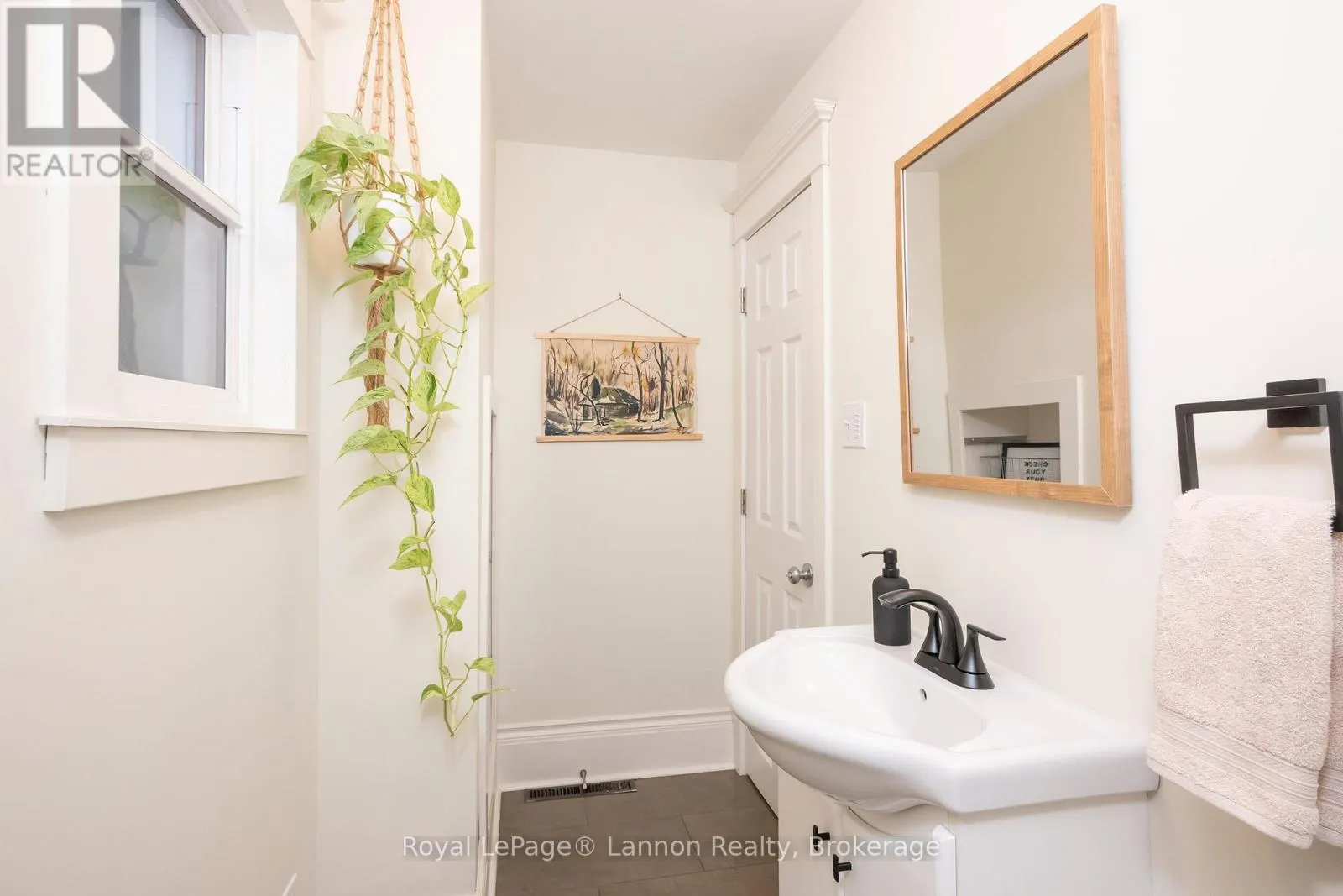 250 BROCK STREET W
