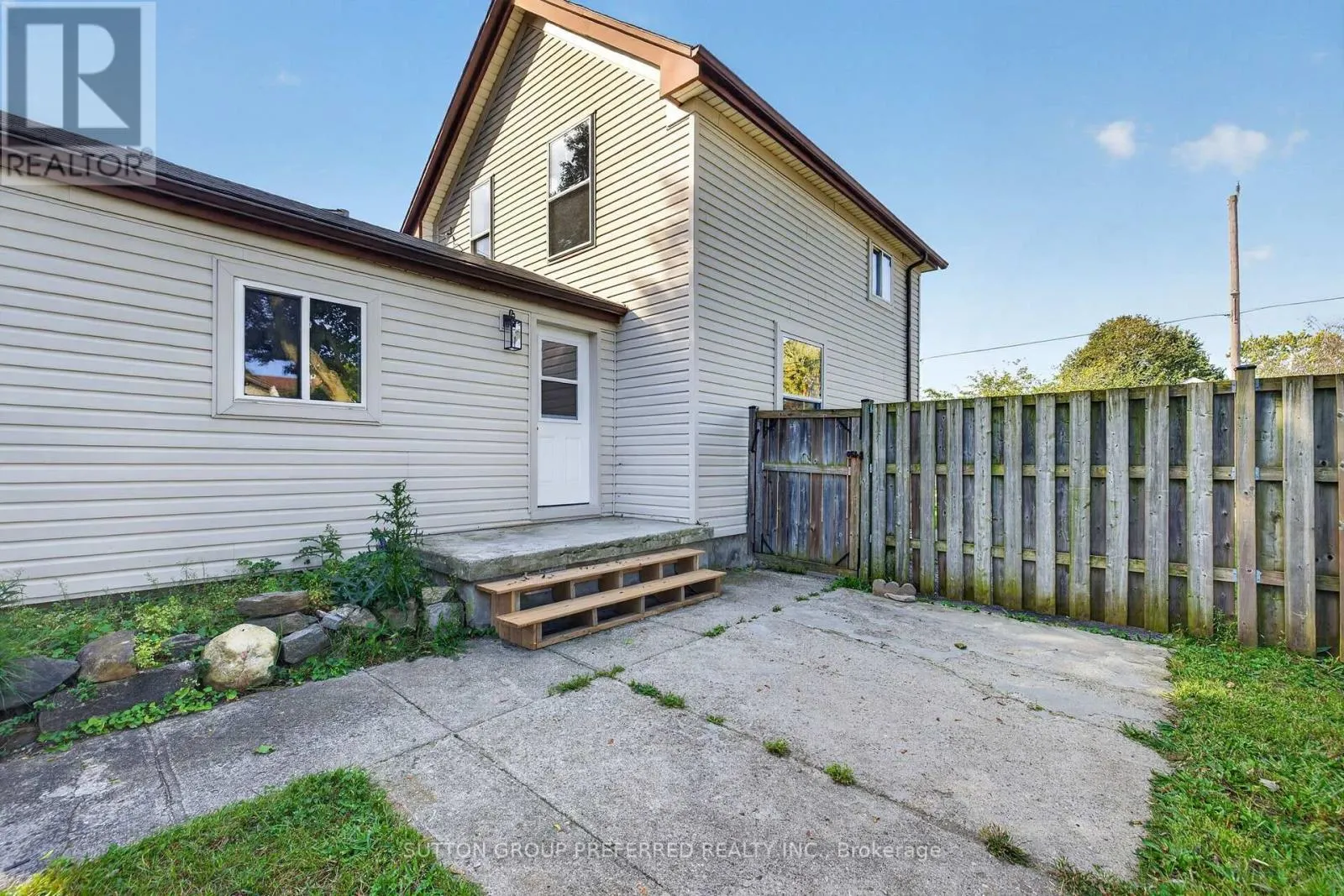 118 DELAWARE STREET