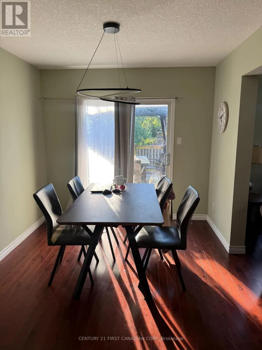 75 ROSSMORE COURT