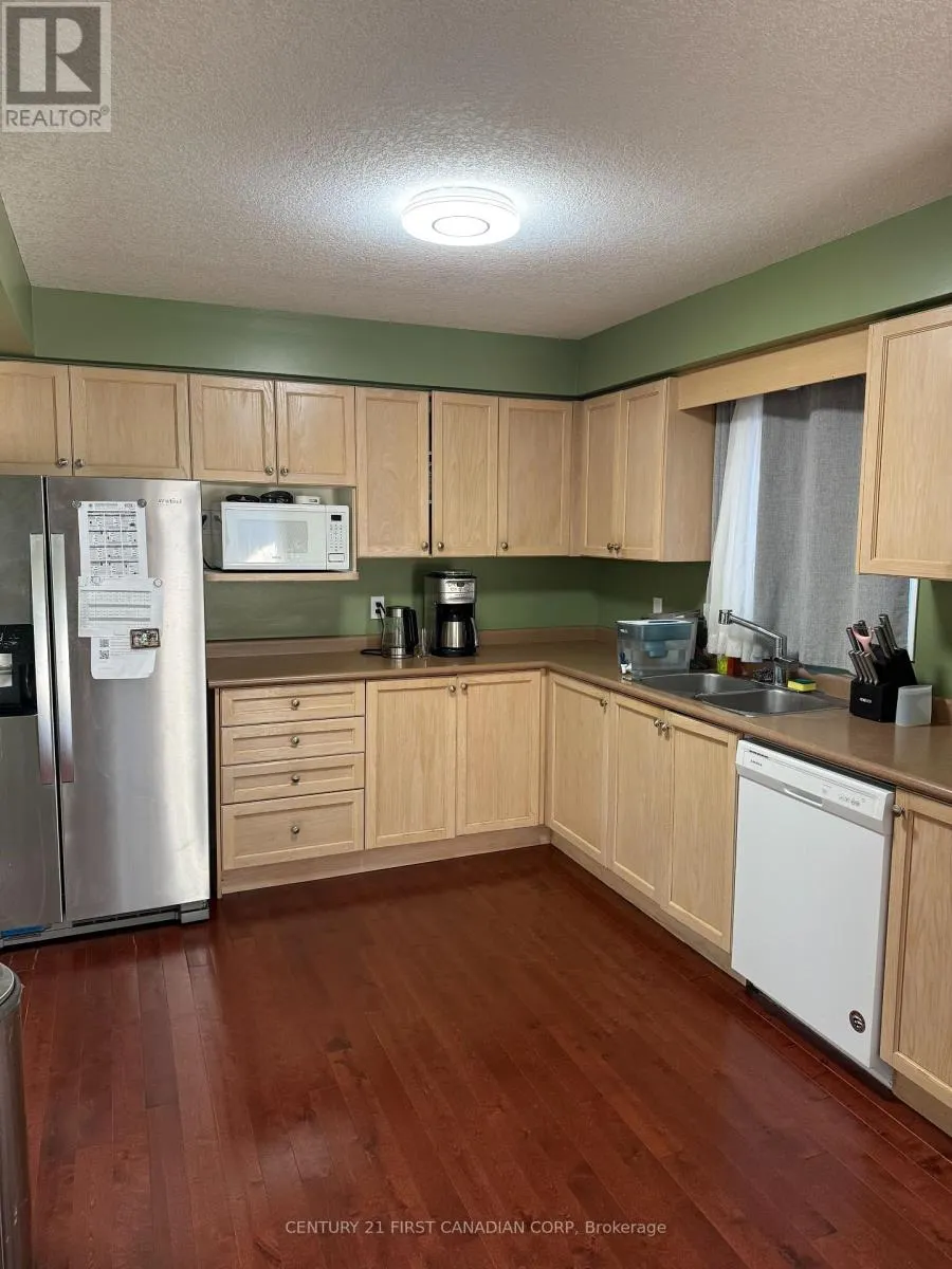 75 ROSSMORE COURT