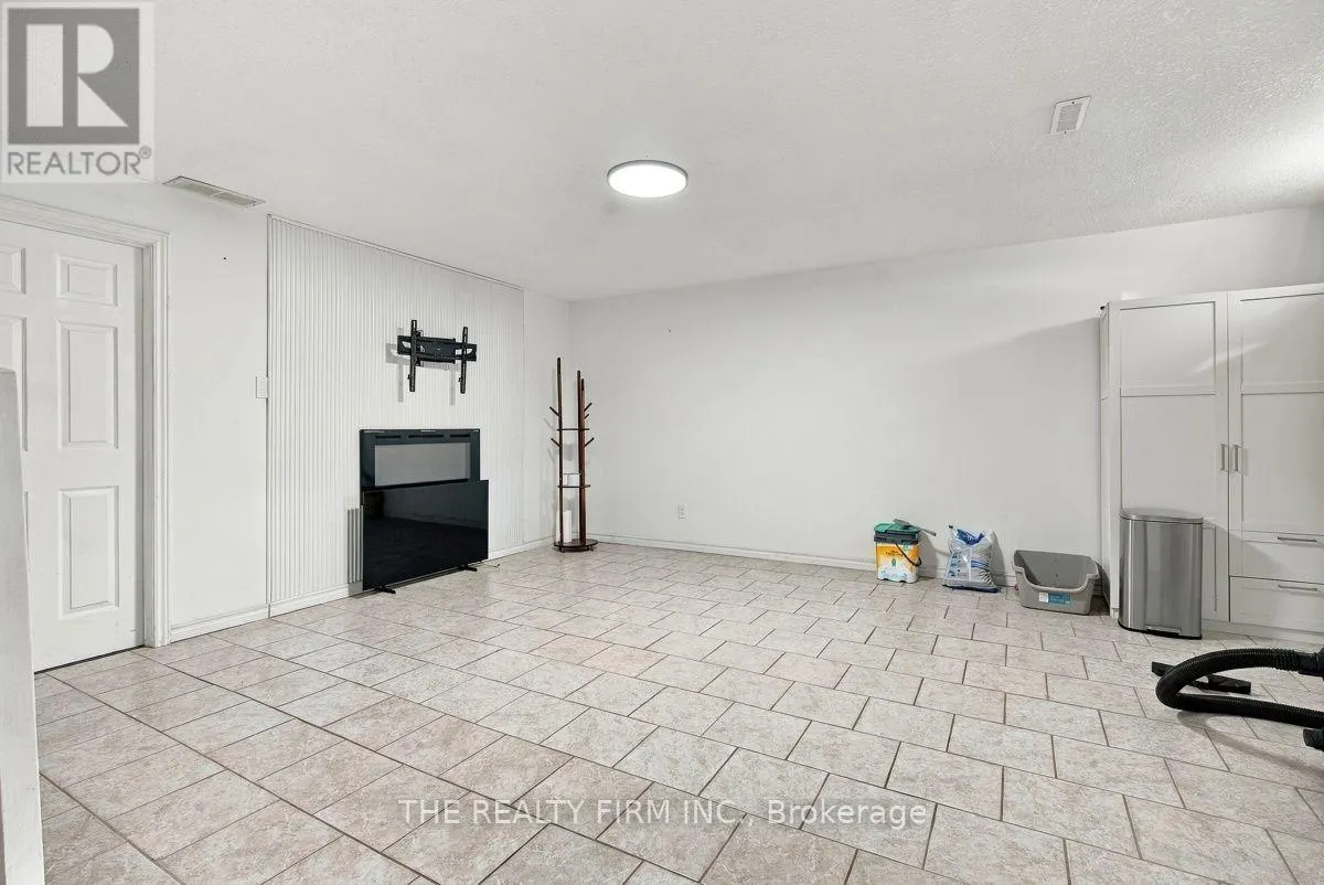 9 - 628 WHARNCLIFFE ROAD S #9