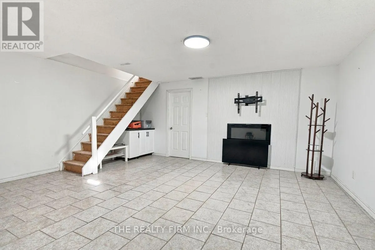 9 - 628 WHARNCLIFFE ROAD S #9