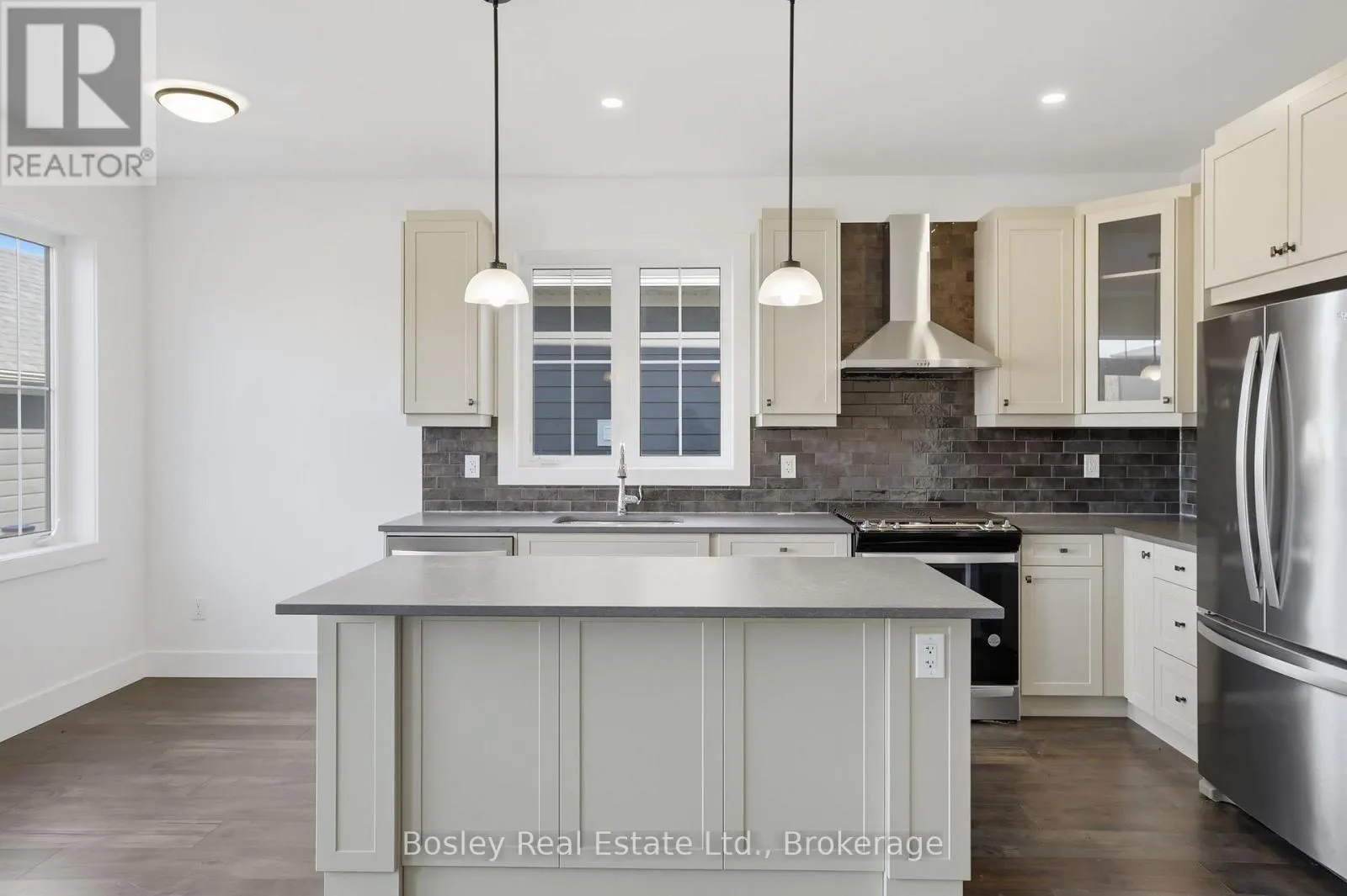 134 WHITE OAK CRESCENT