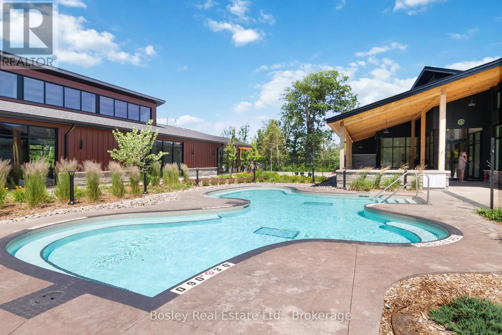 134 WHITE OAK CRESCENT